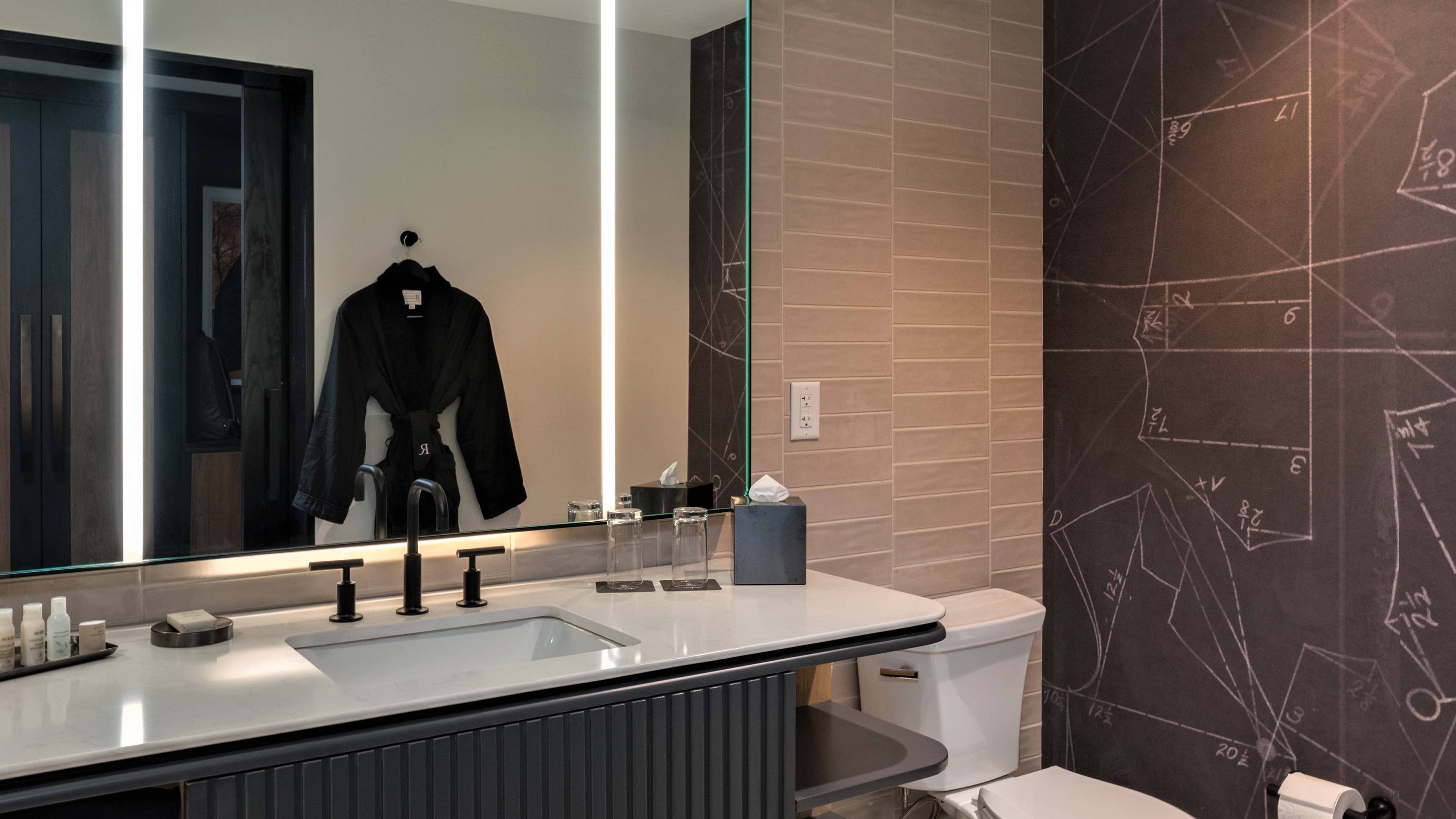 Standard Room 1 King - Image 7