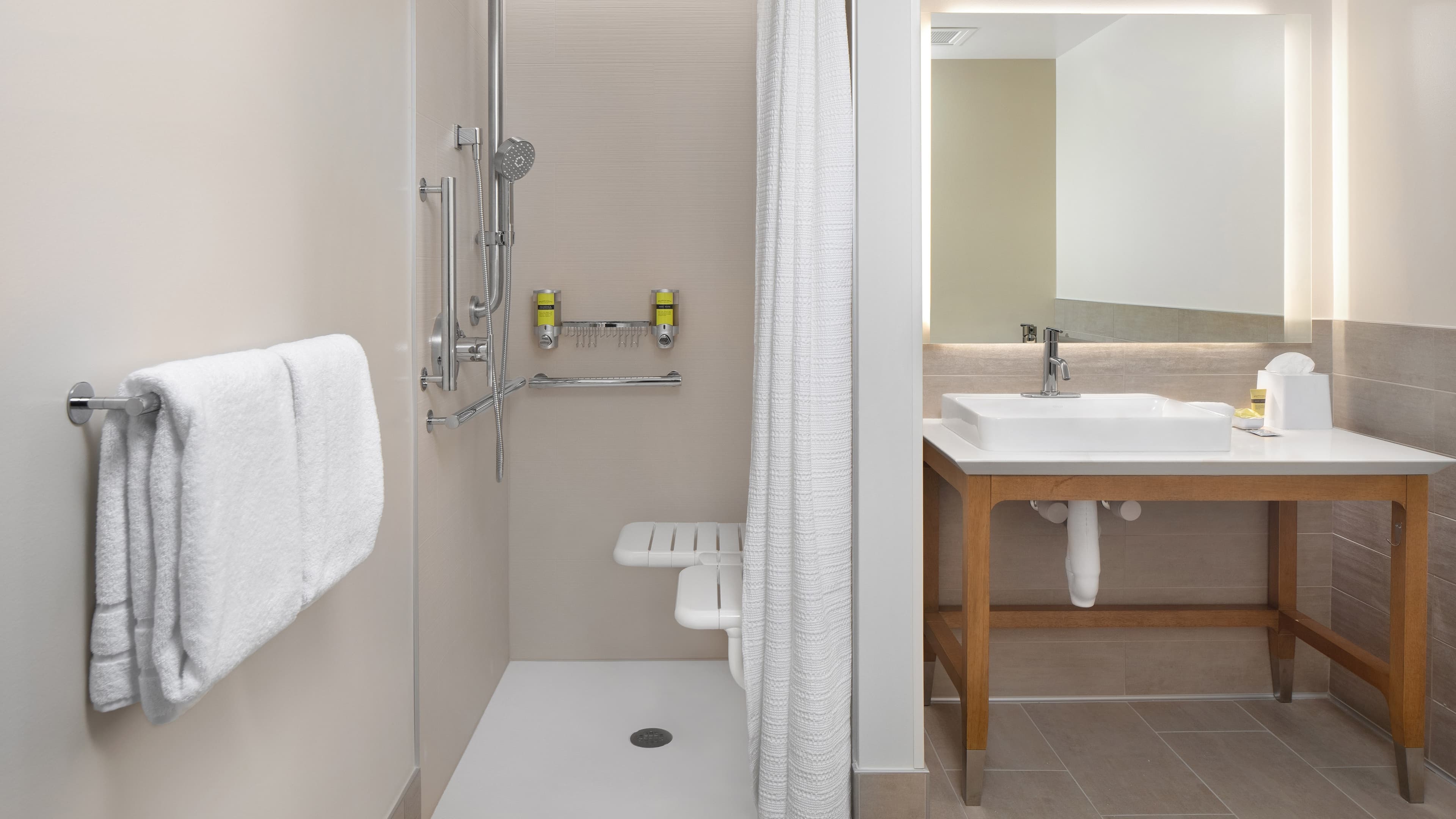 Deluxe Guest room - Image 5