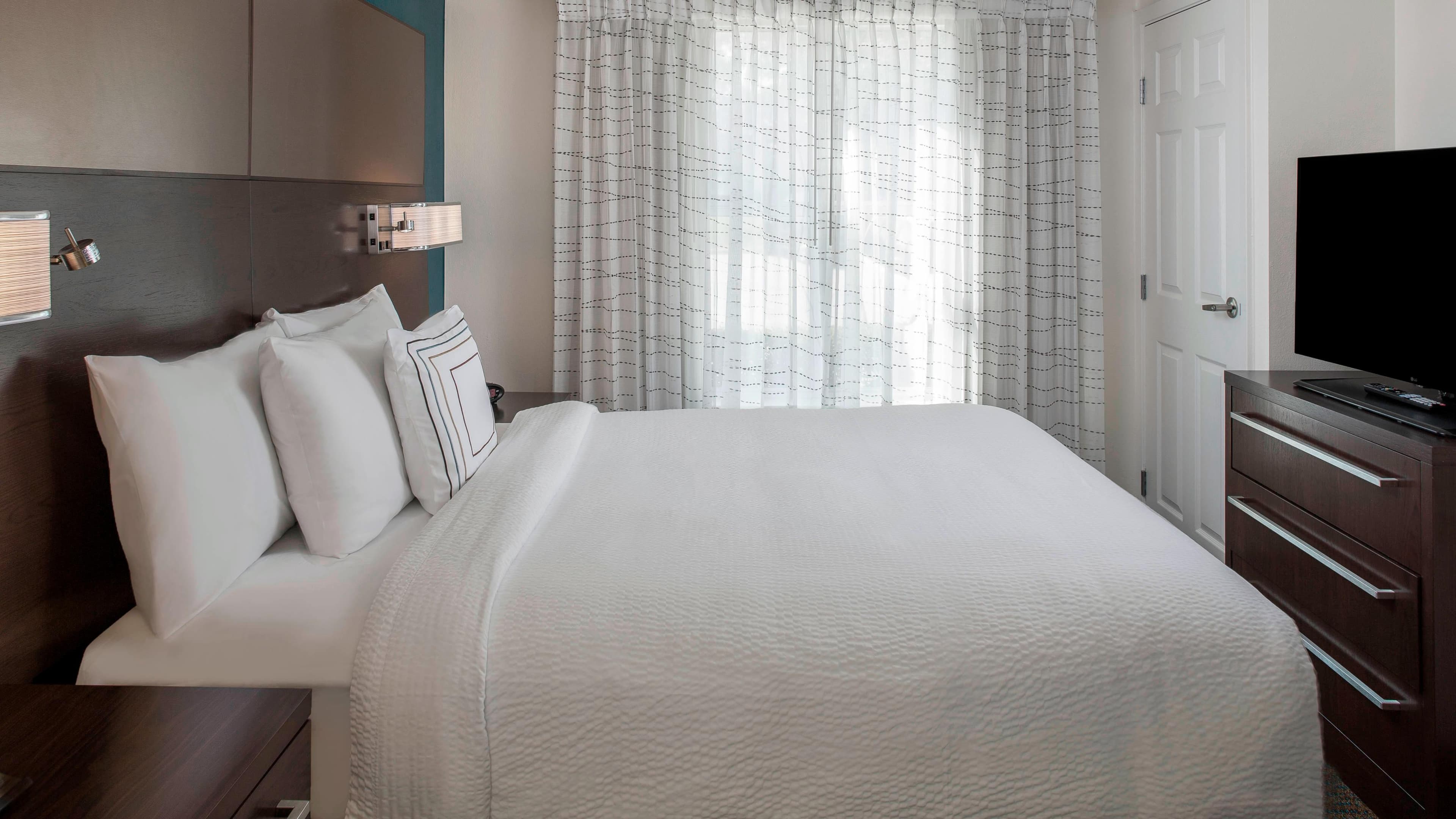 1 Bedroom Suite - Image 3