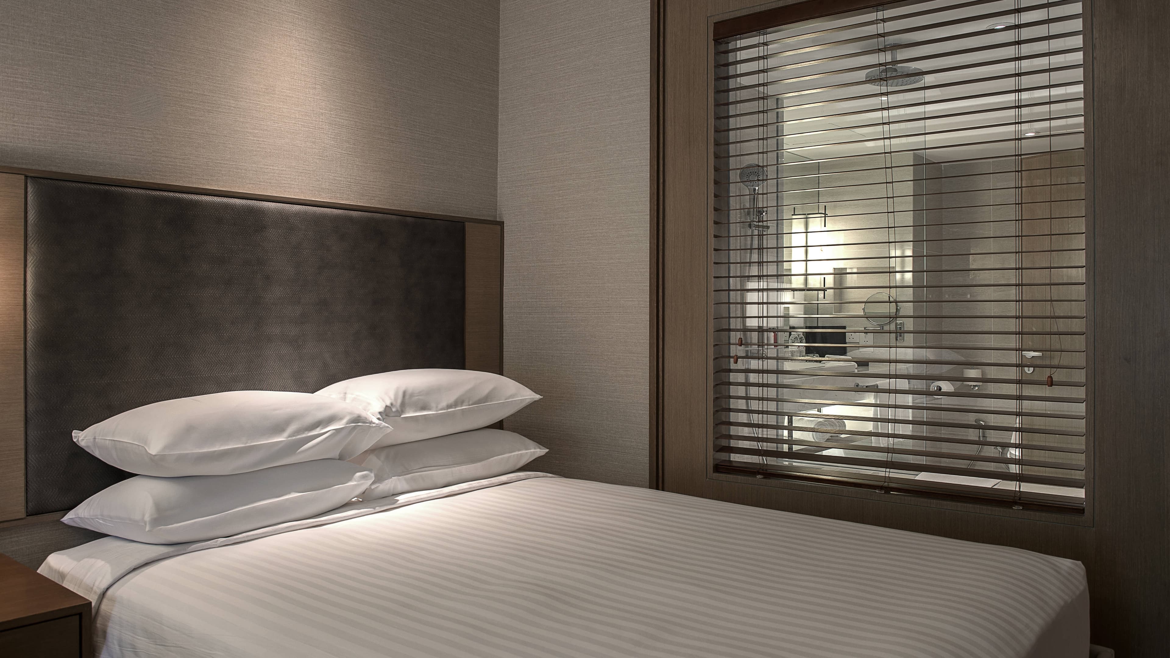 Premier Garden King Room - Image 3