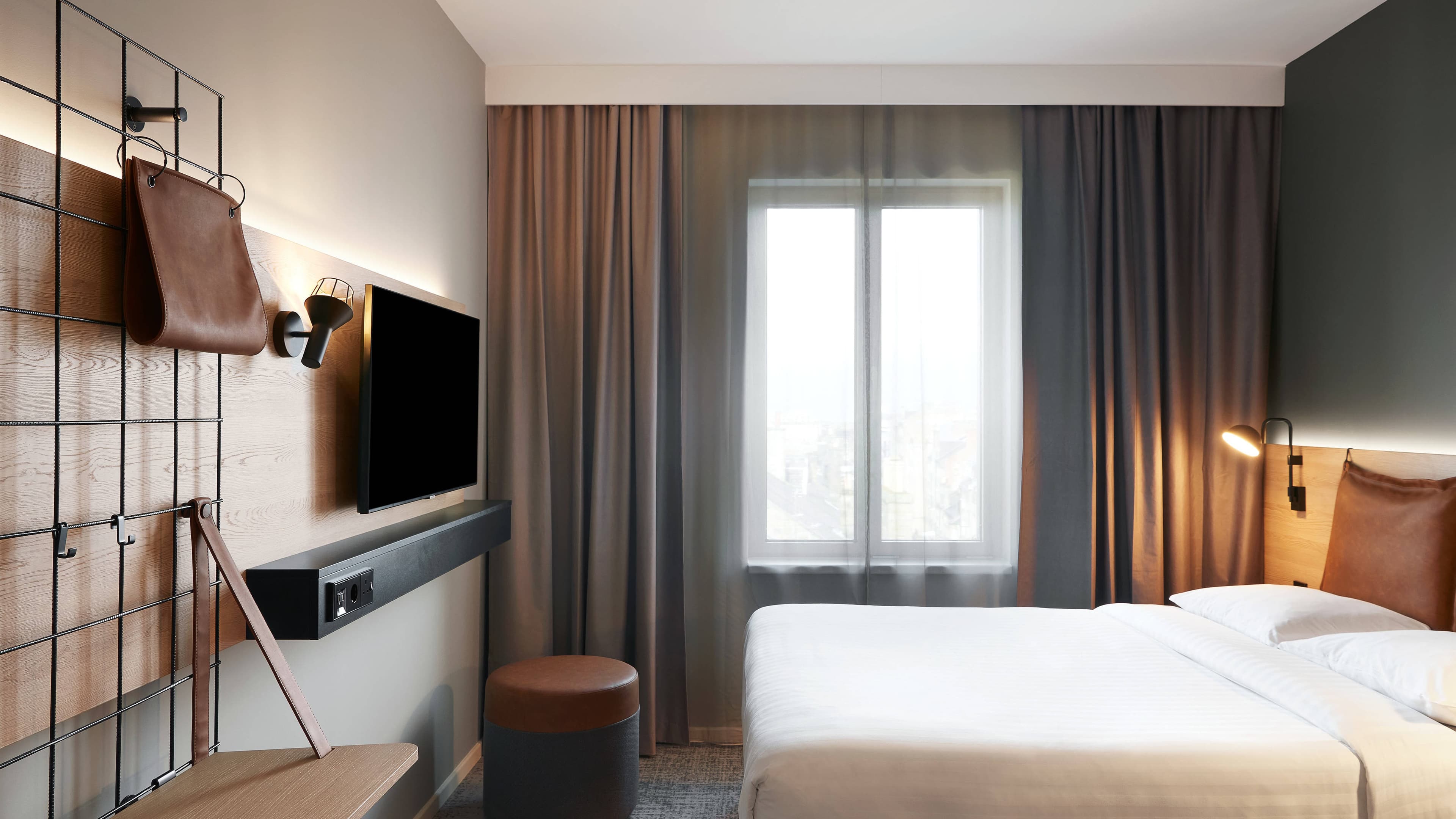 Moxy Queen Sleeper - Image 1