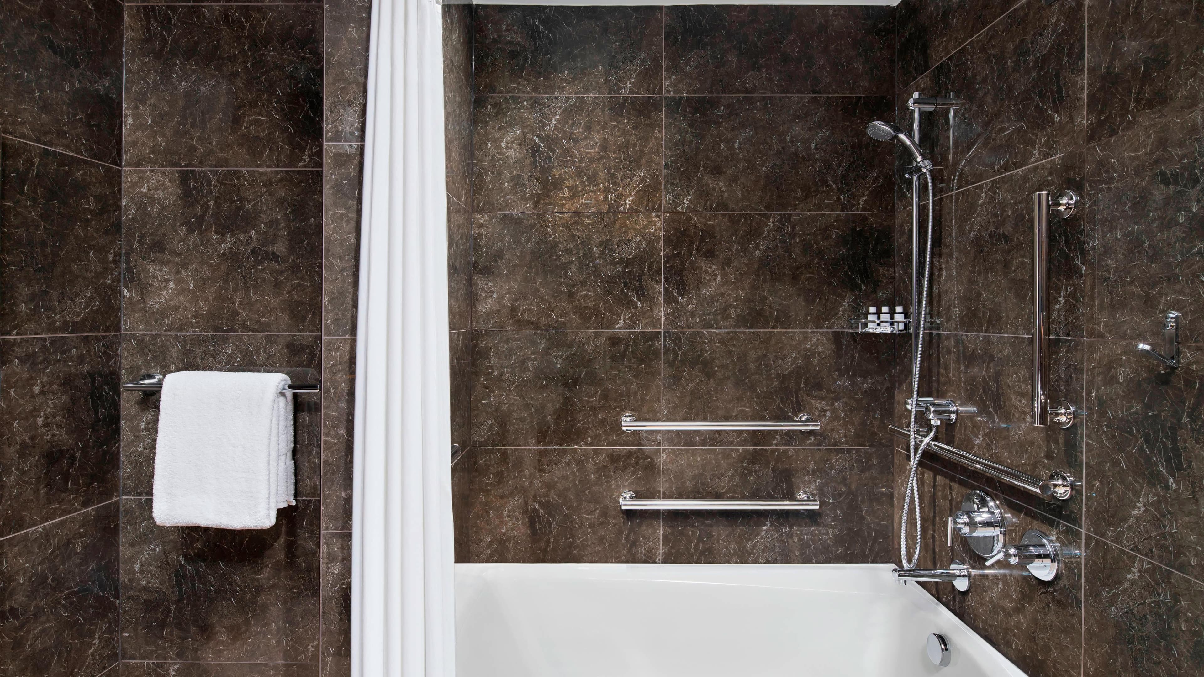 King Guest Room - Image 5