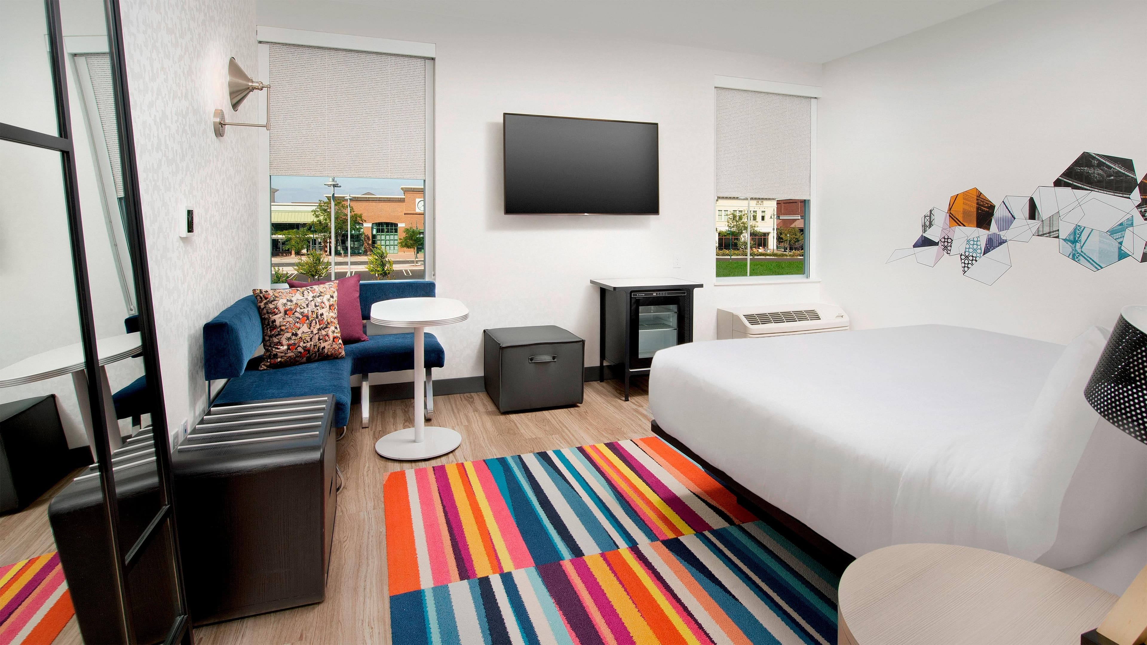 Aloft Guest Room - Image 1