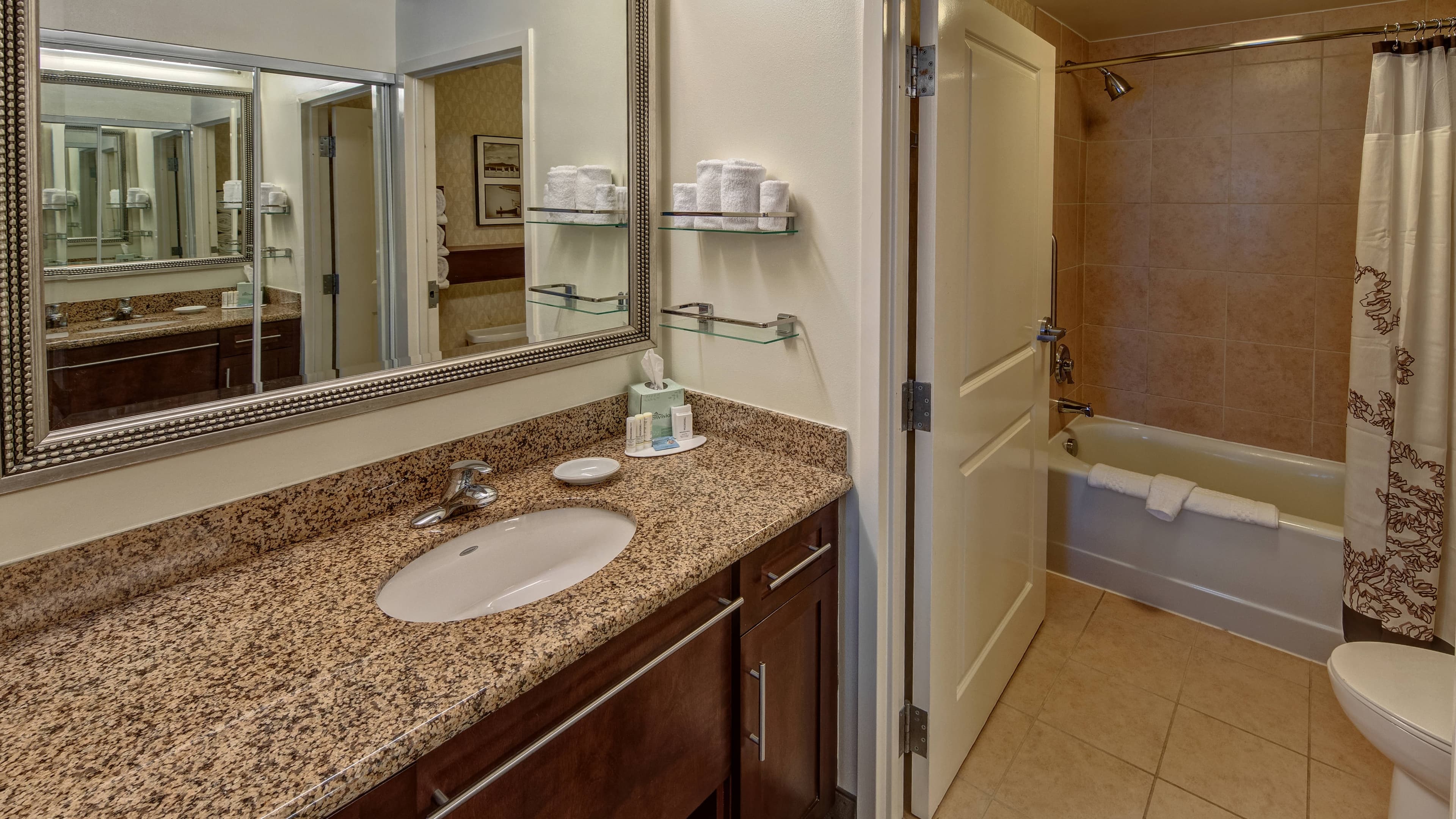 One Bedroom Suite - Image 5