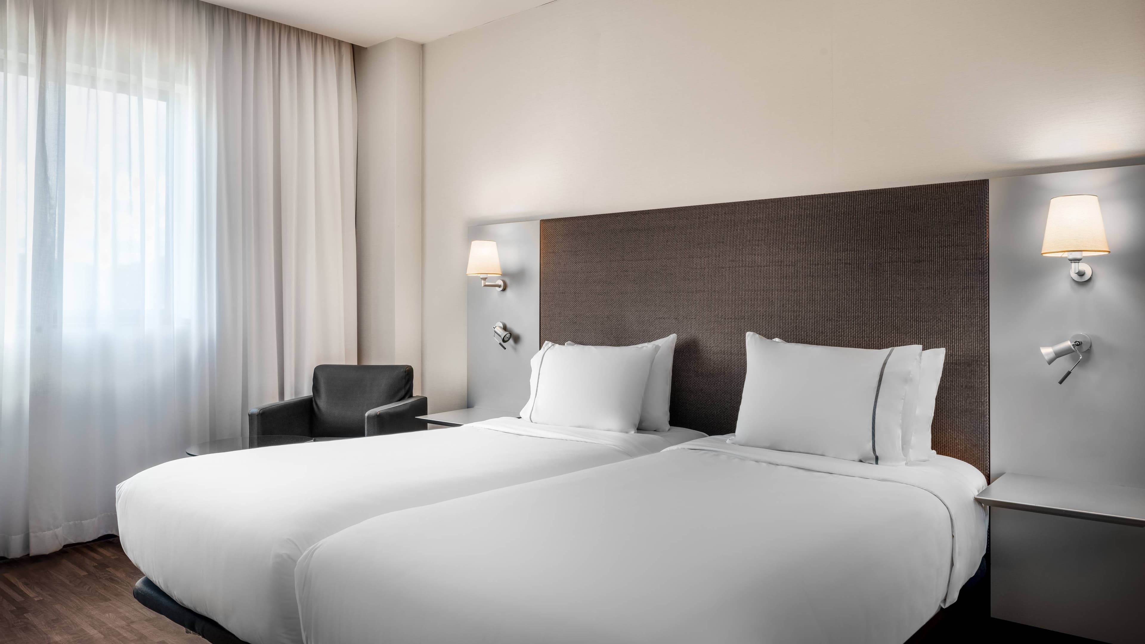 Standard Twin - Image 1