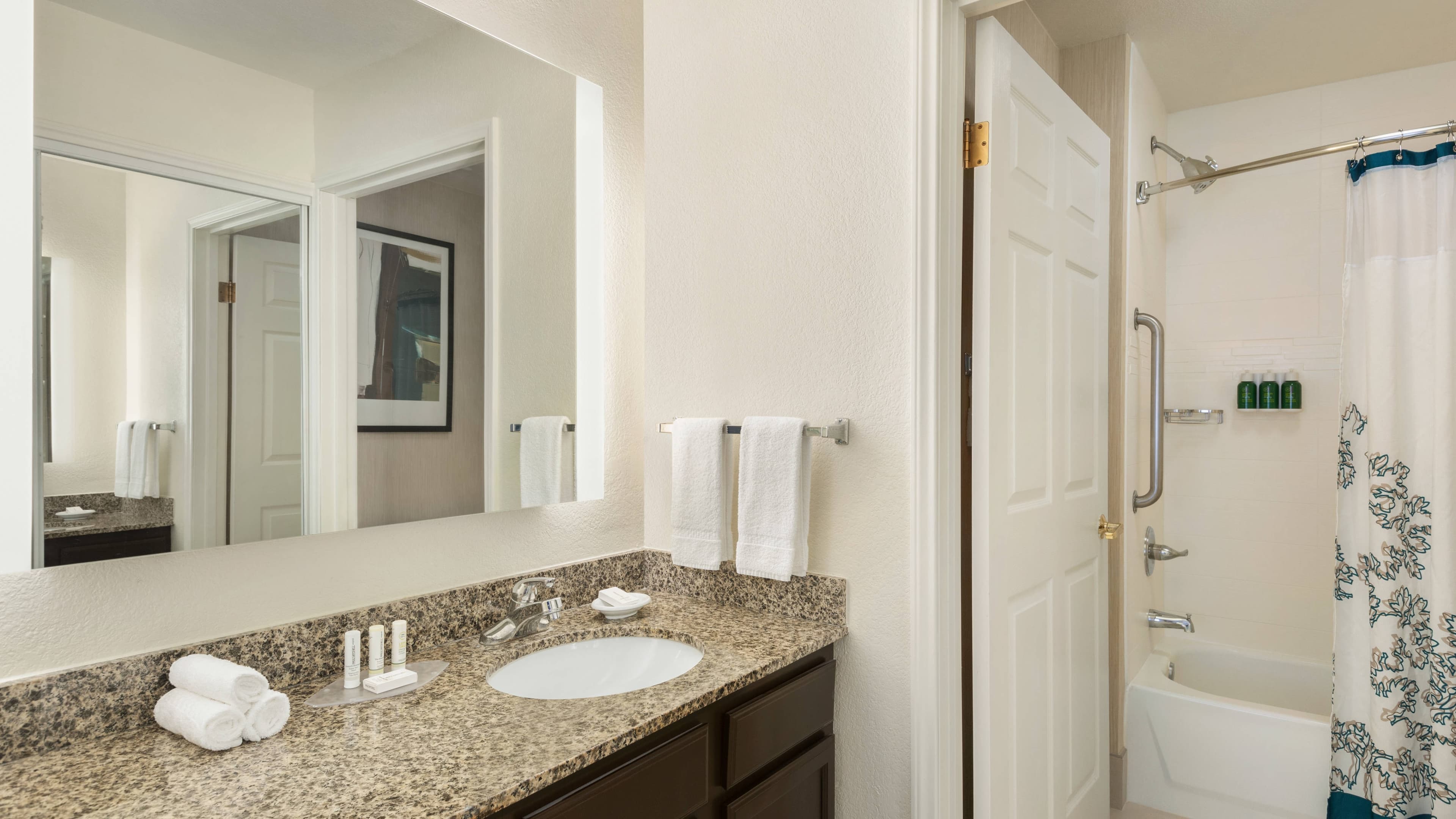 1 Bedroom Suite - Image 5