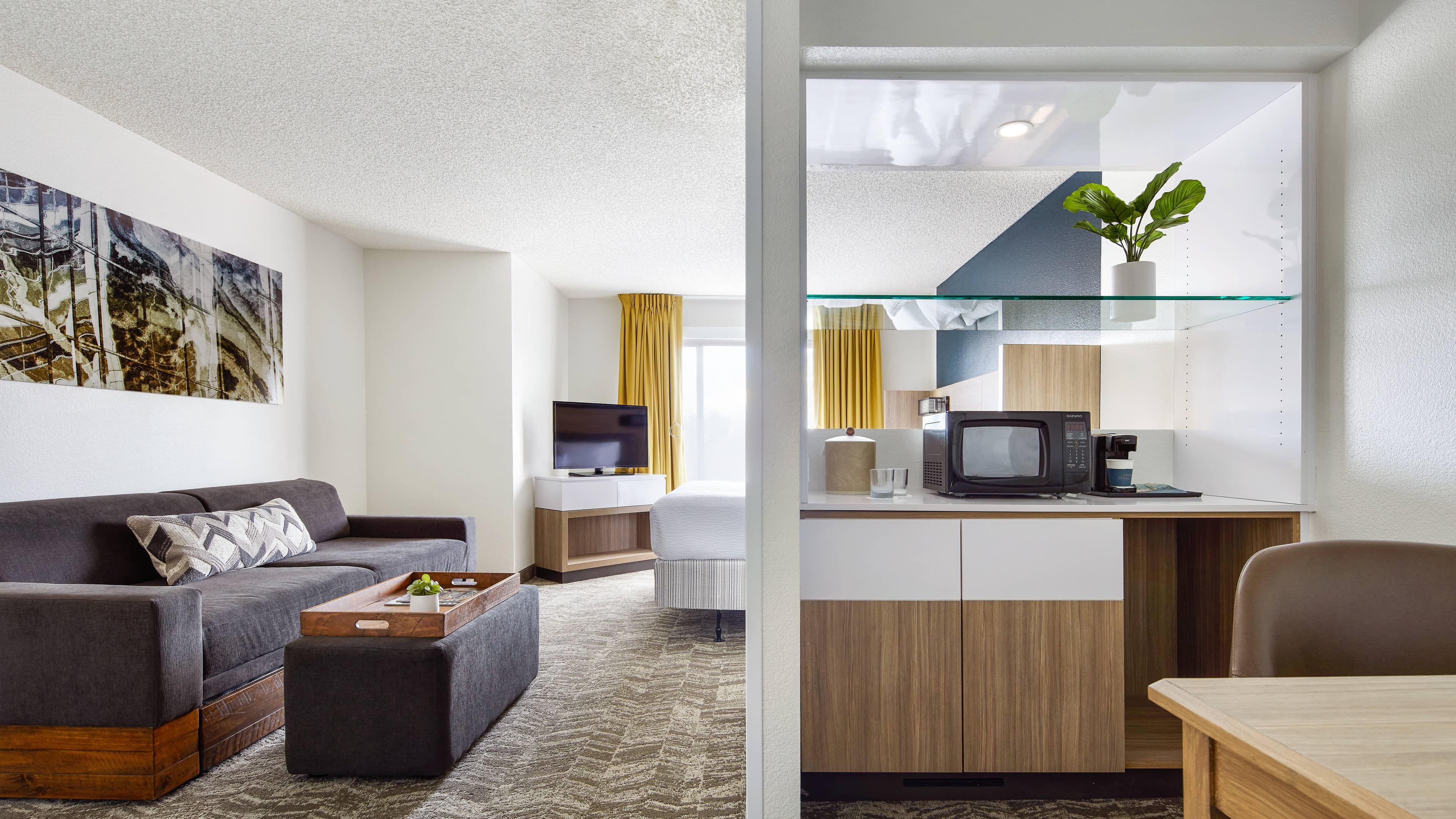 One King Bed Suite - Image 2