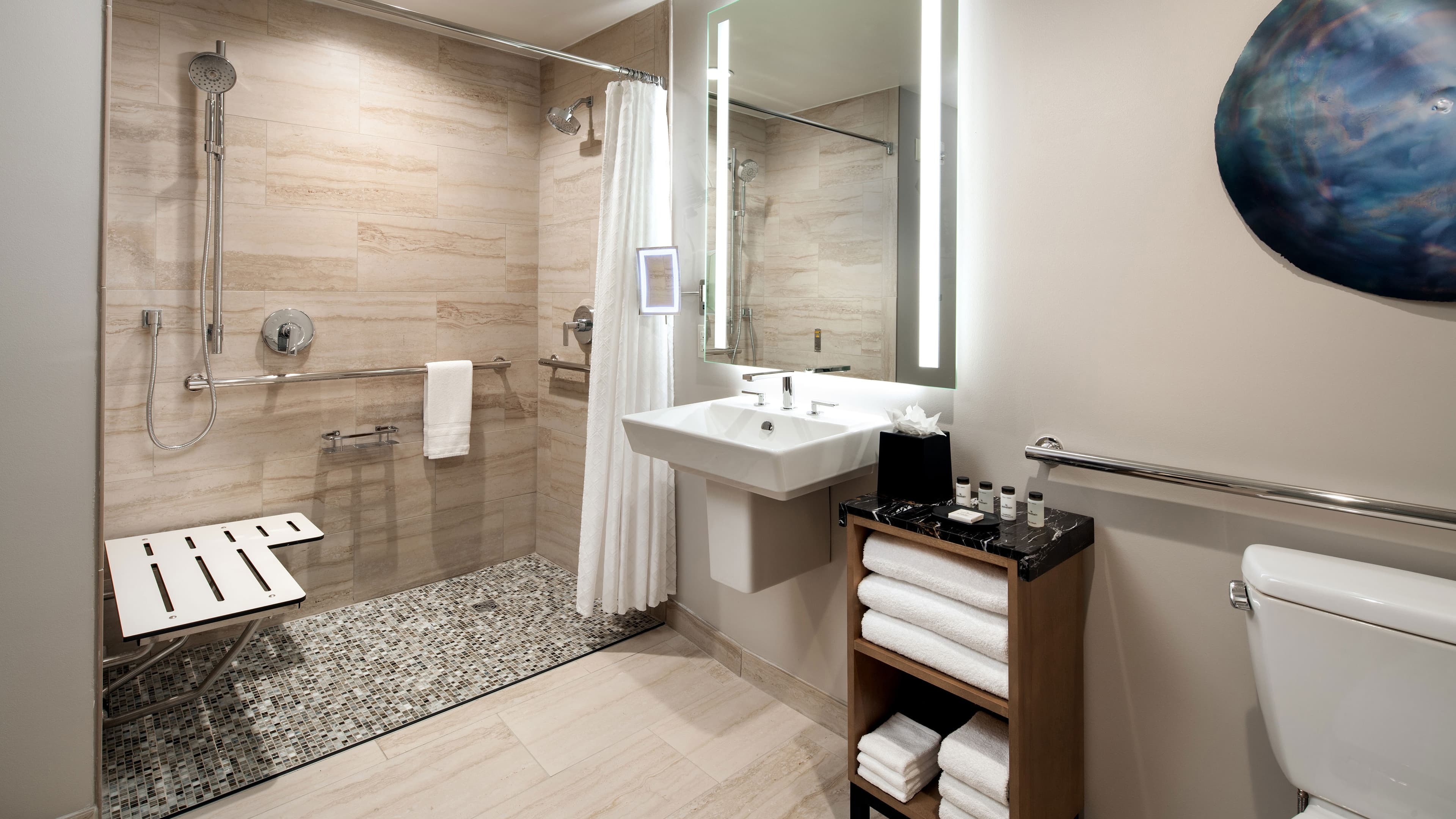 Deluxe Guest room - Image 8