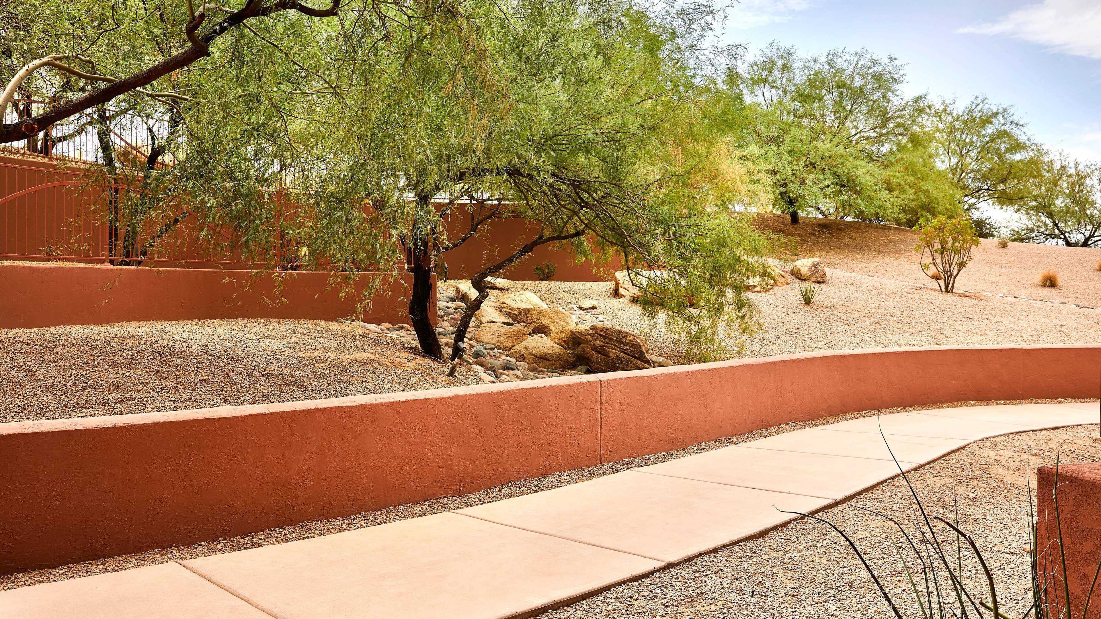 Deluxe Guest room - Image 4