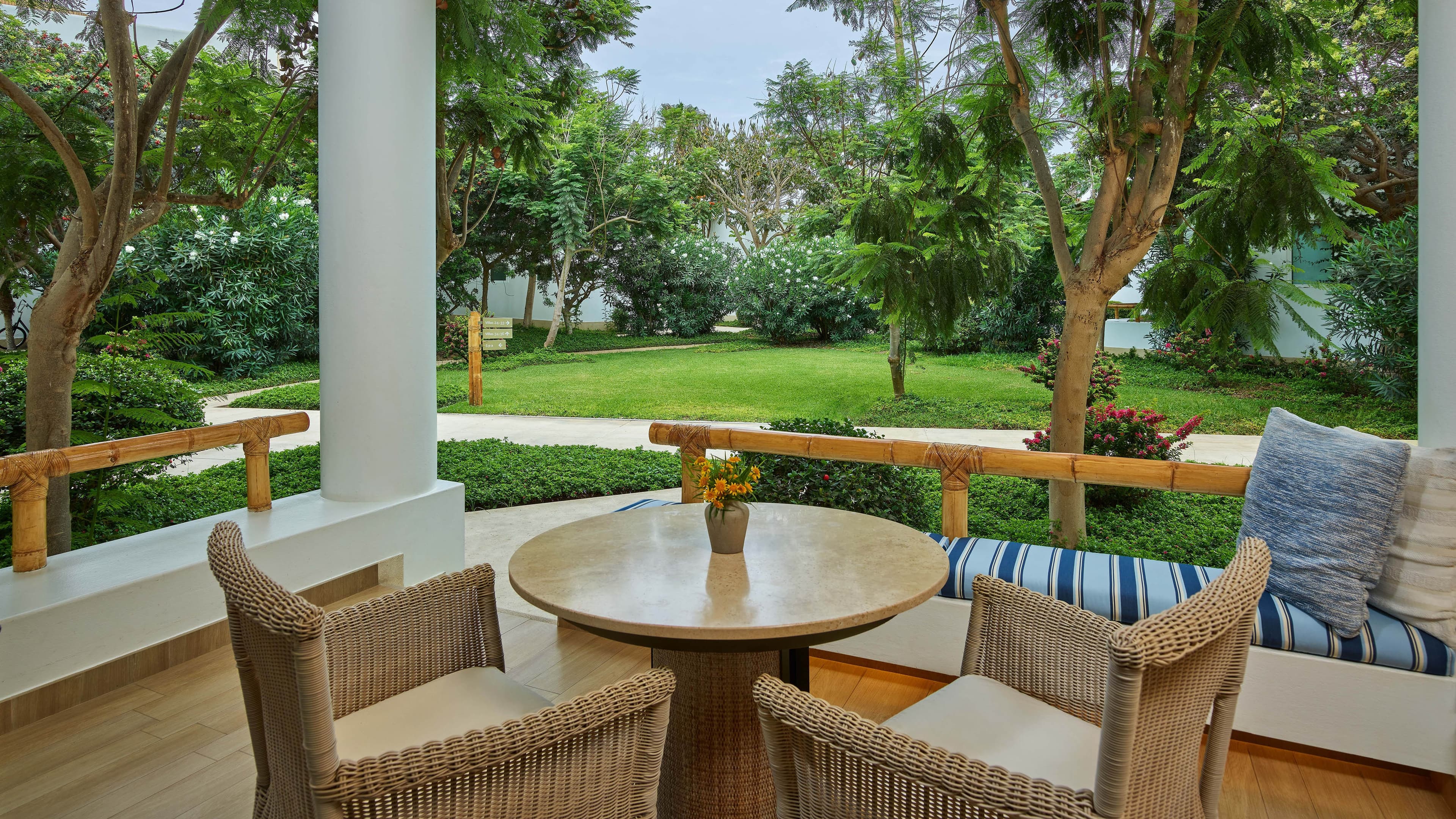 Deluxe Guest room - Image 6