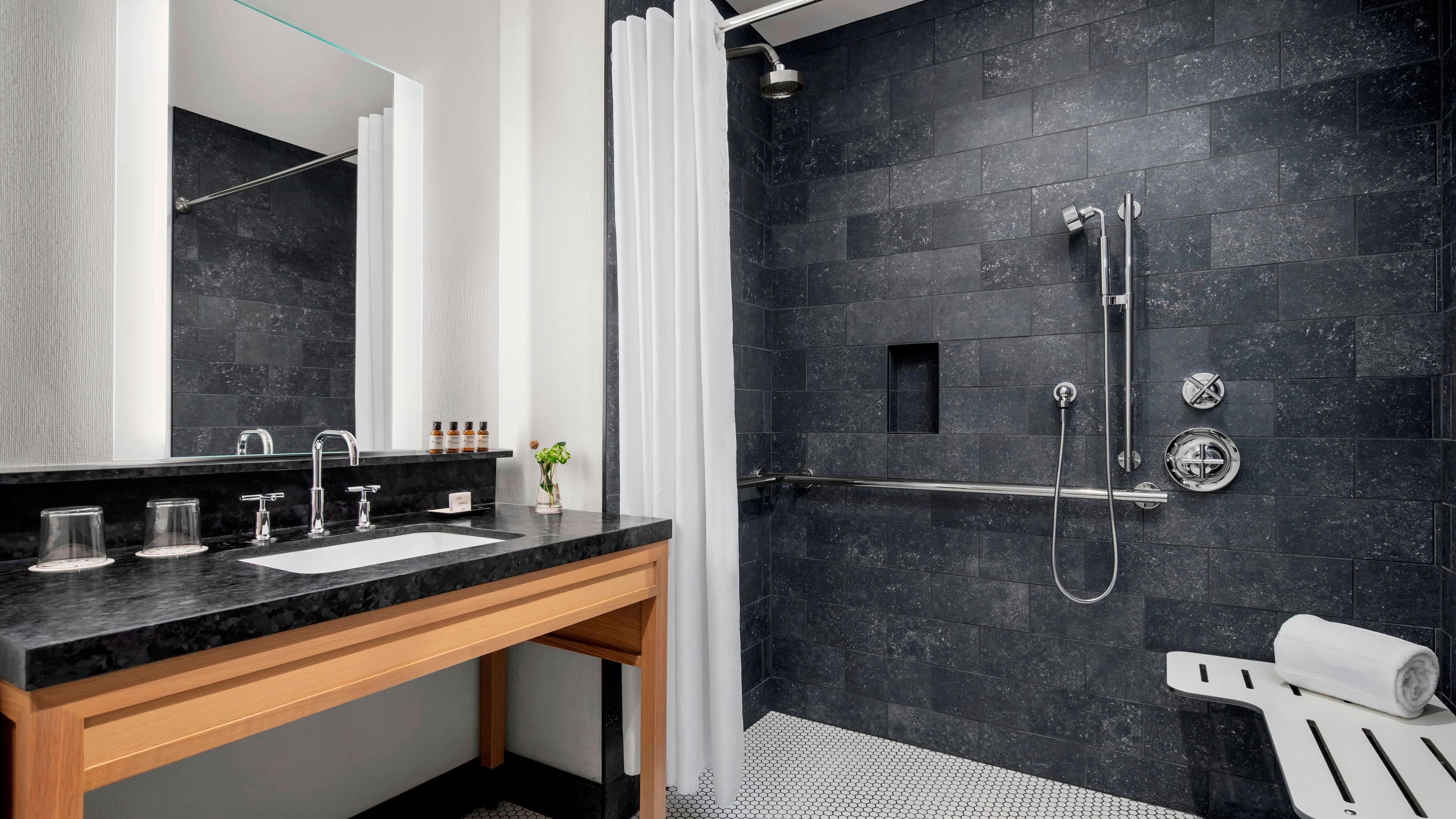 King Guest Room - Image 5