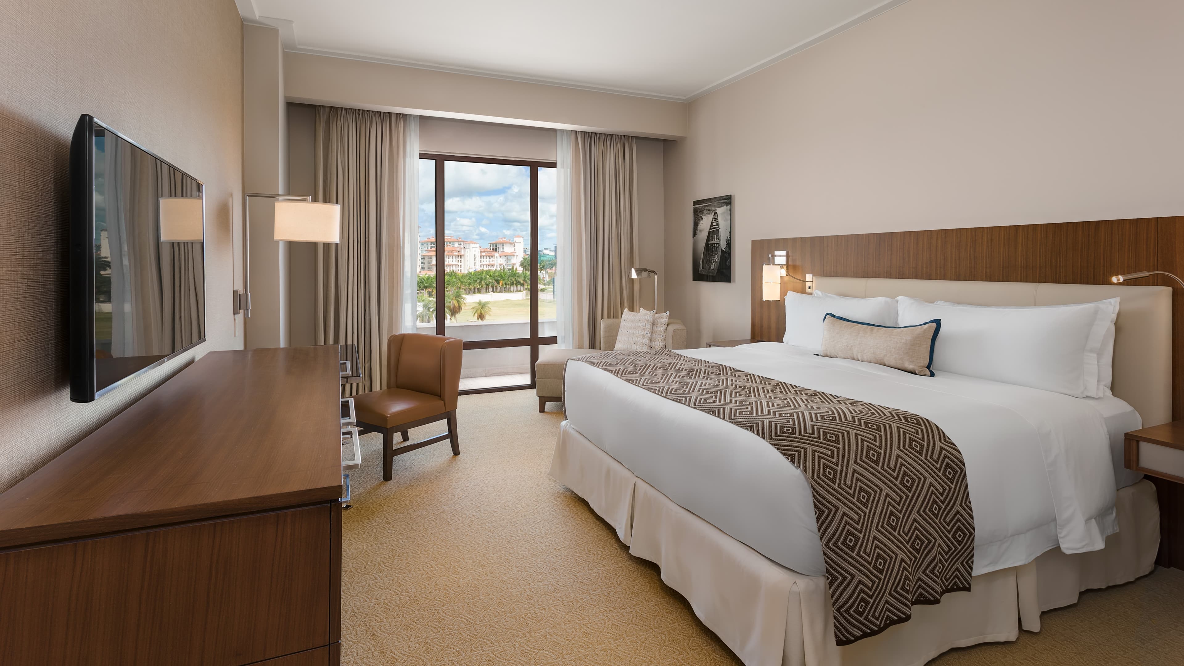 Deluxe City View - Image 7