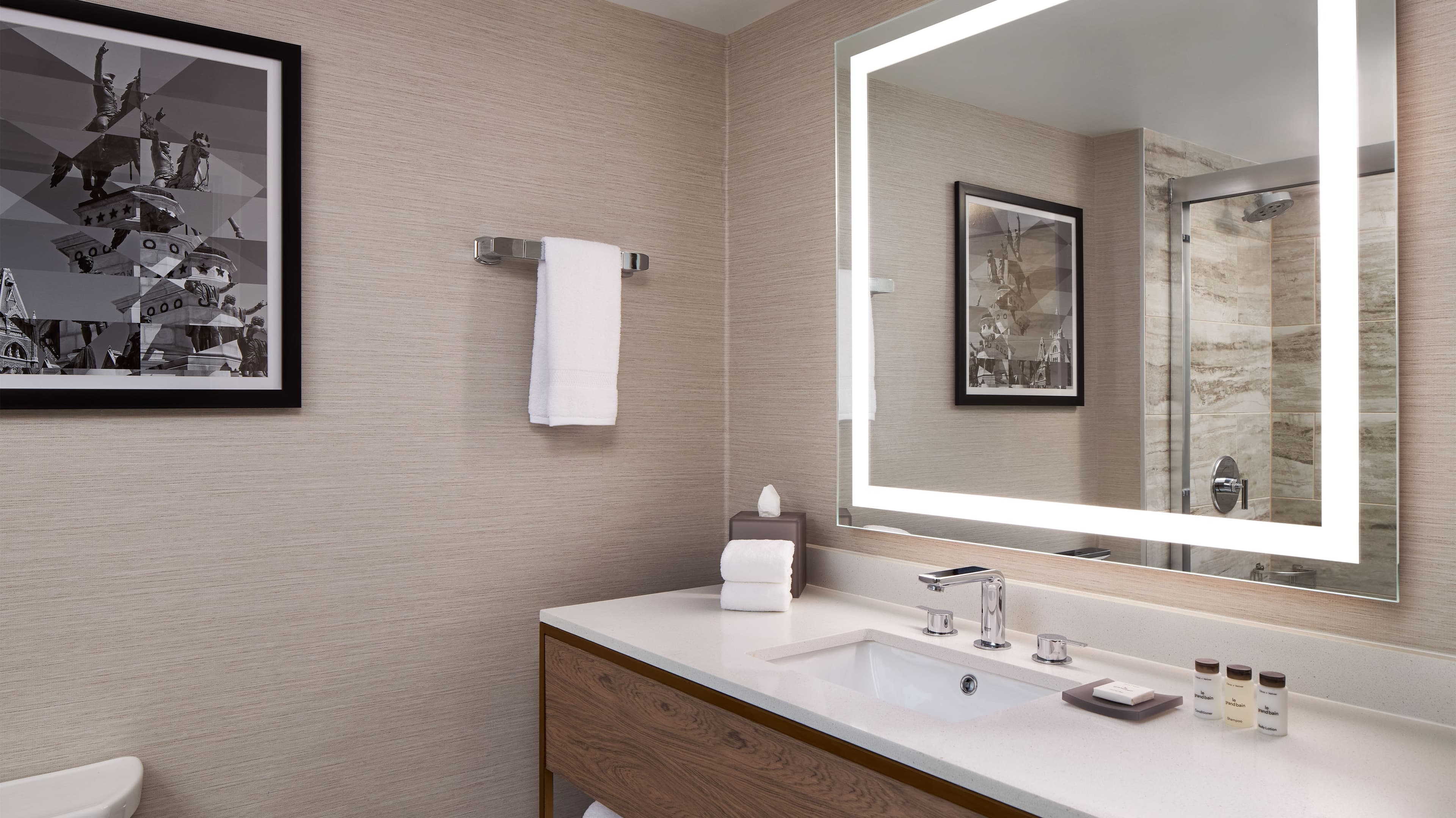 Deluxe Studio - Image 2