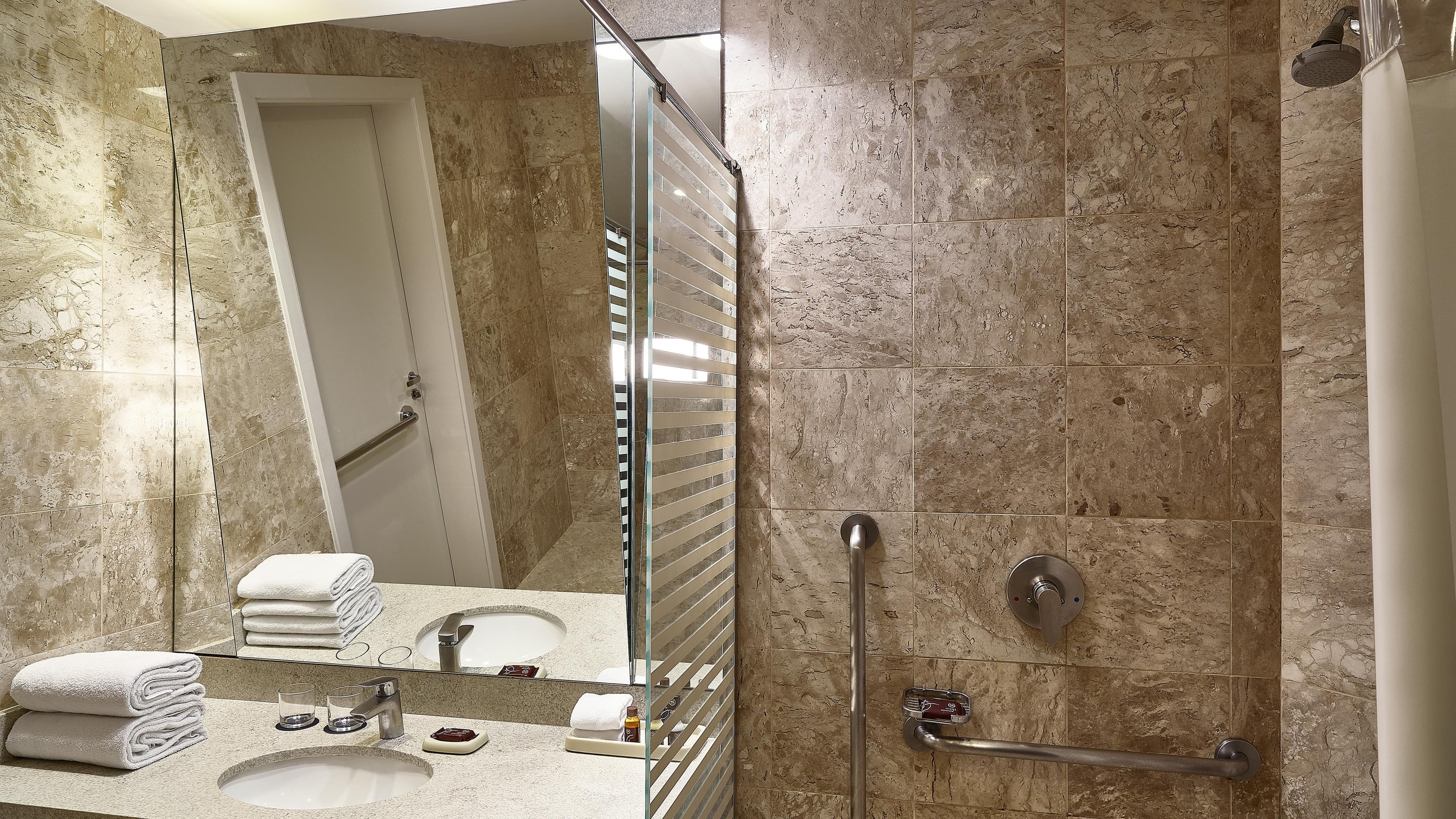 Classic Queen - Image 6