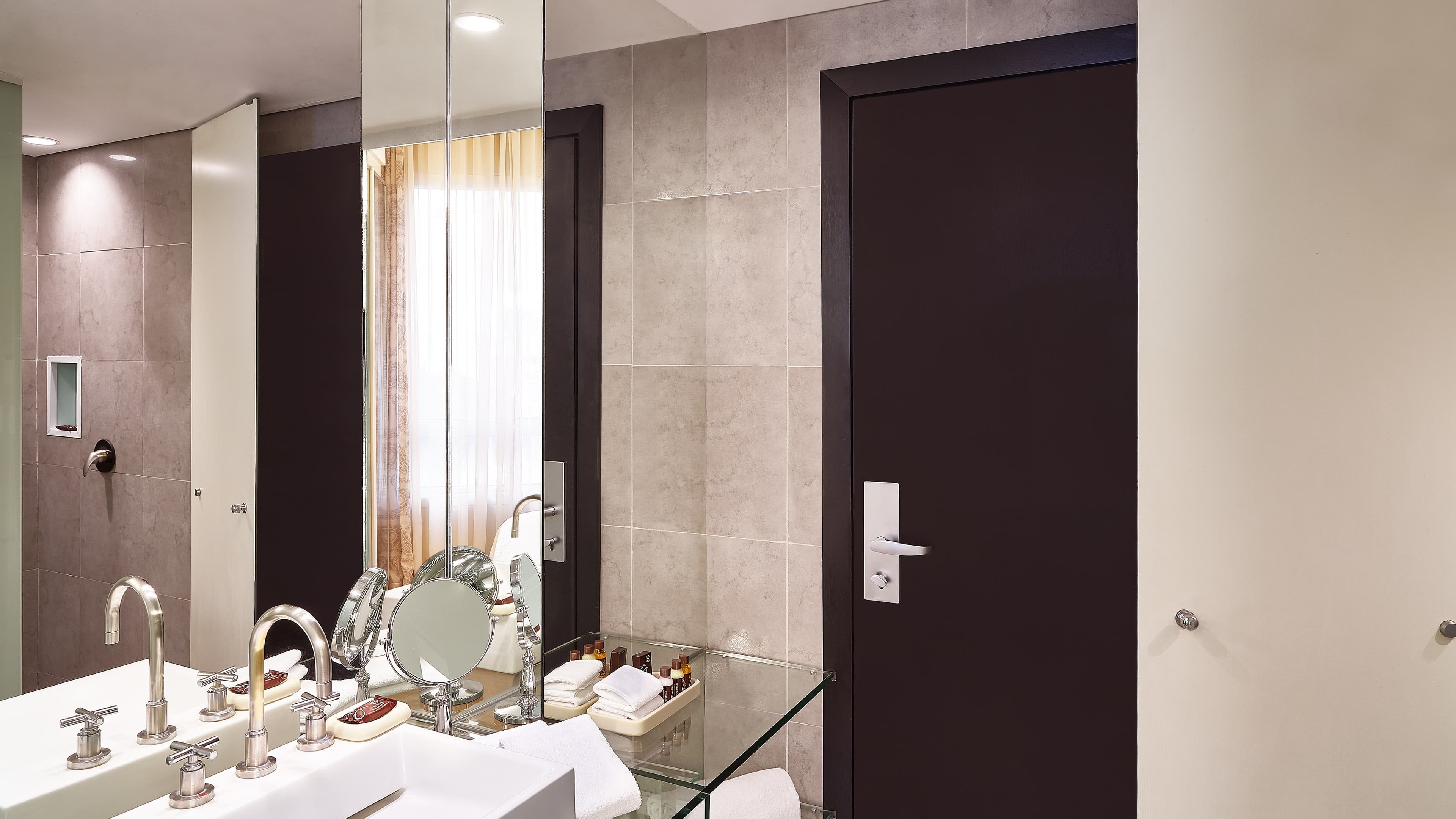 Classic Queen - Image 7