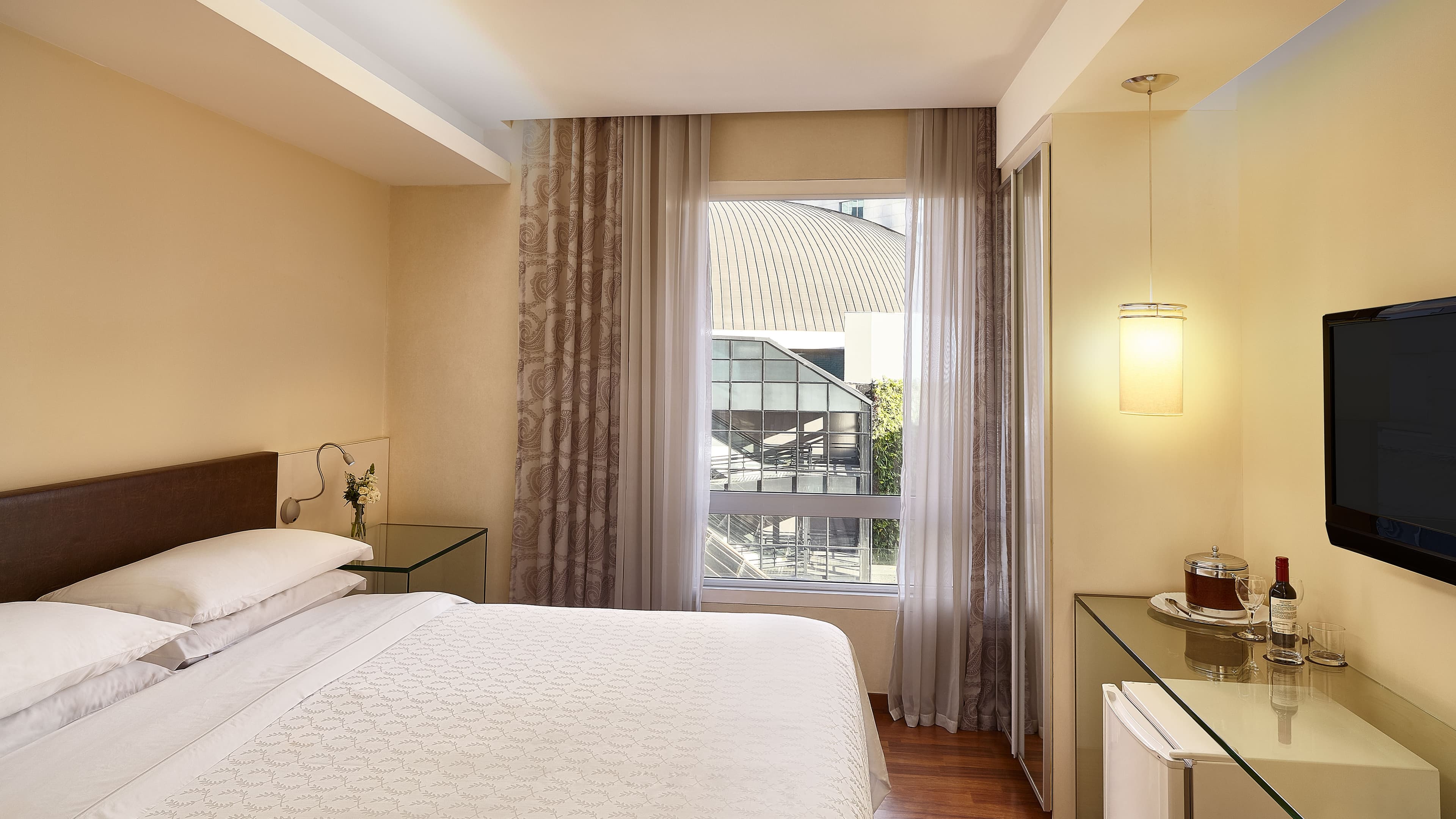 Classic Queen - Image 2