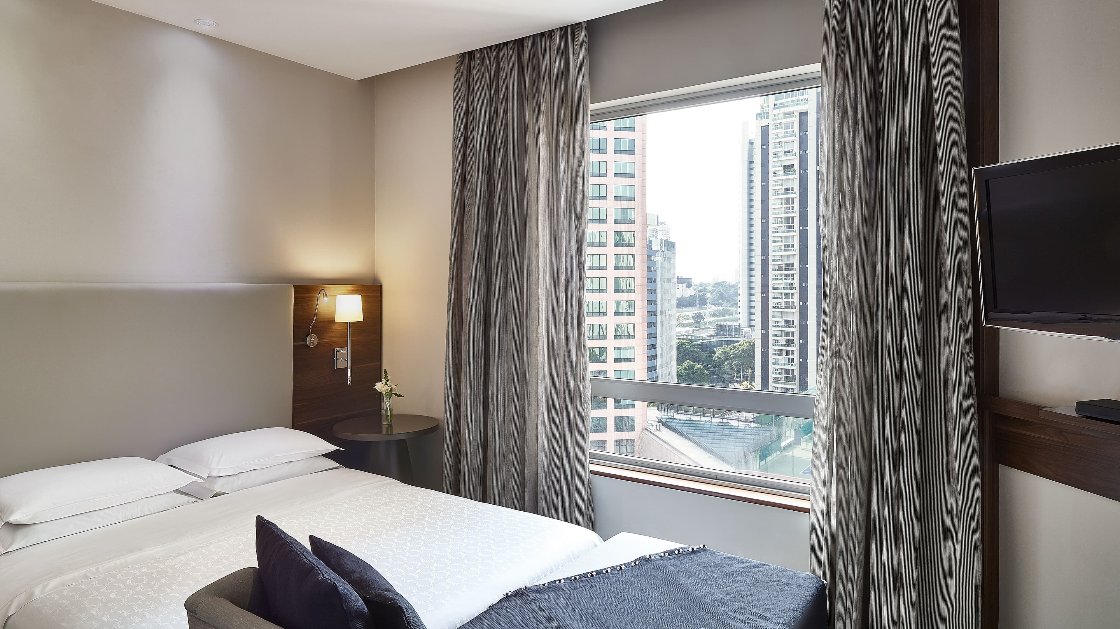 Classic Queen - Image 3