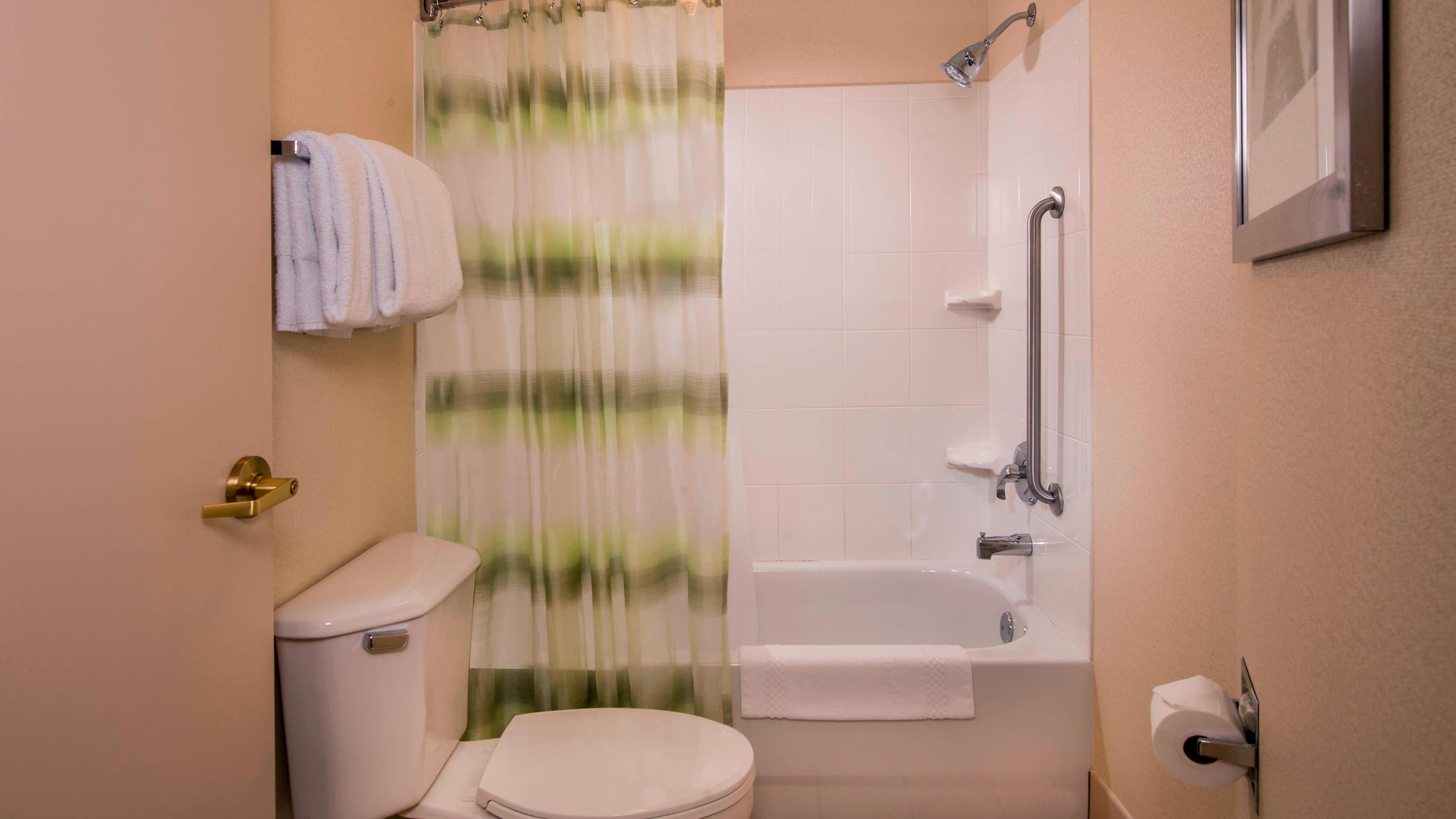 Queen Suite - Image 7