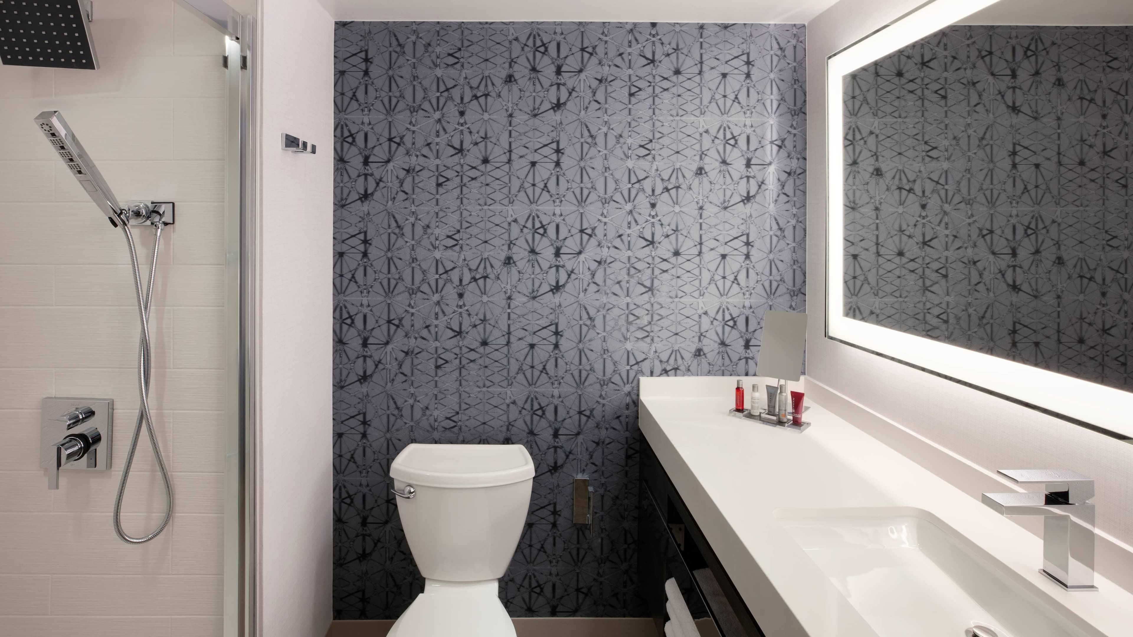 Two Queen Guestroom - Image 8