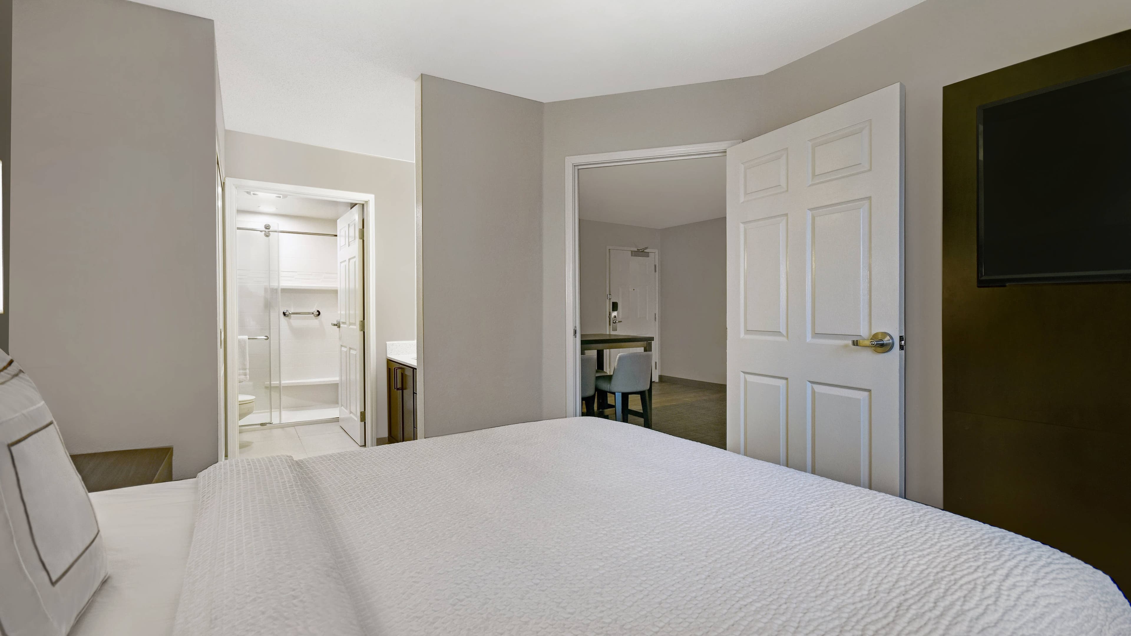 1 Bedroom Suite - Image 4