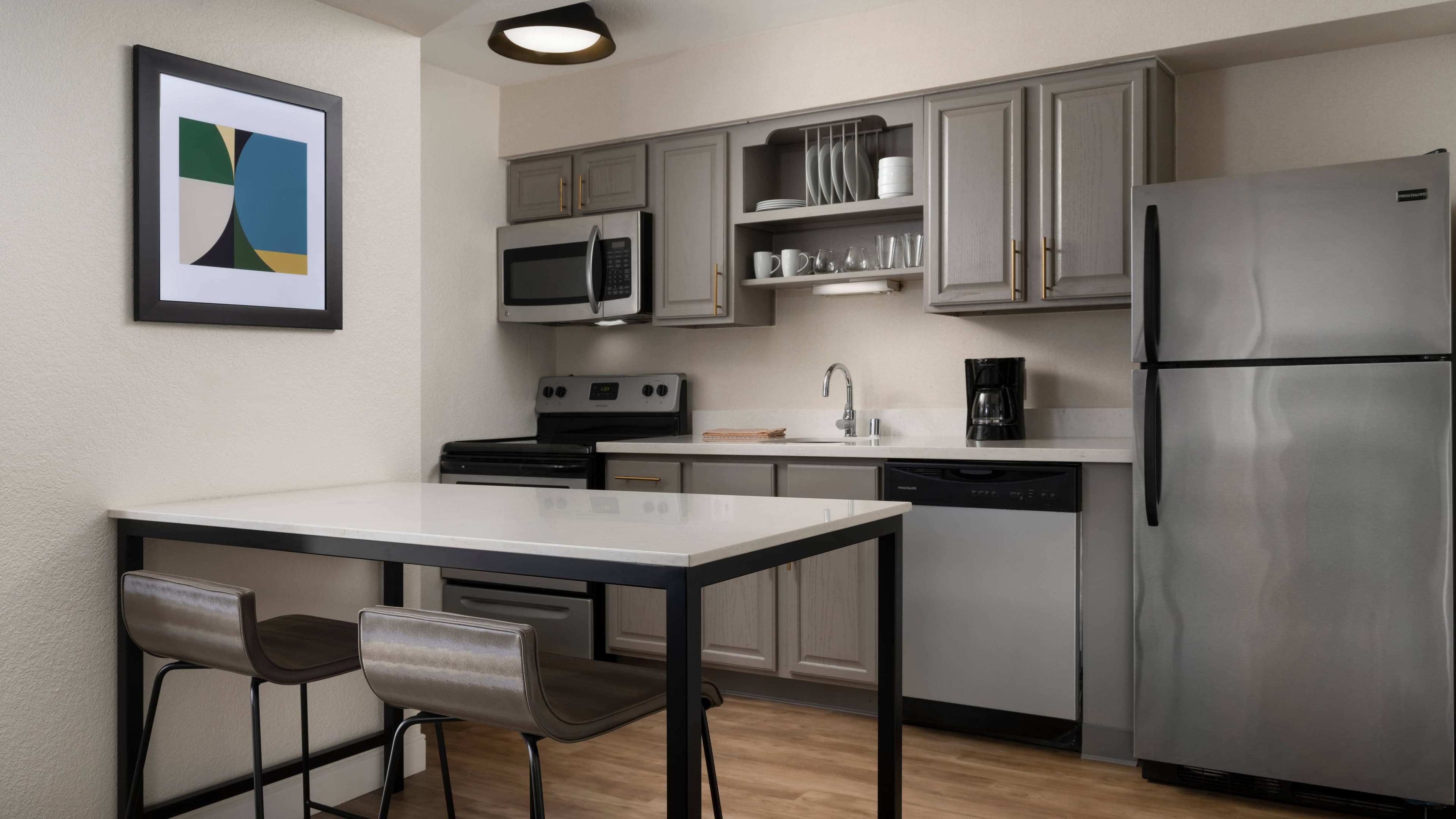 Queen Studio - Image 2