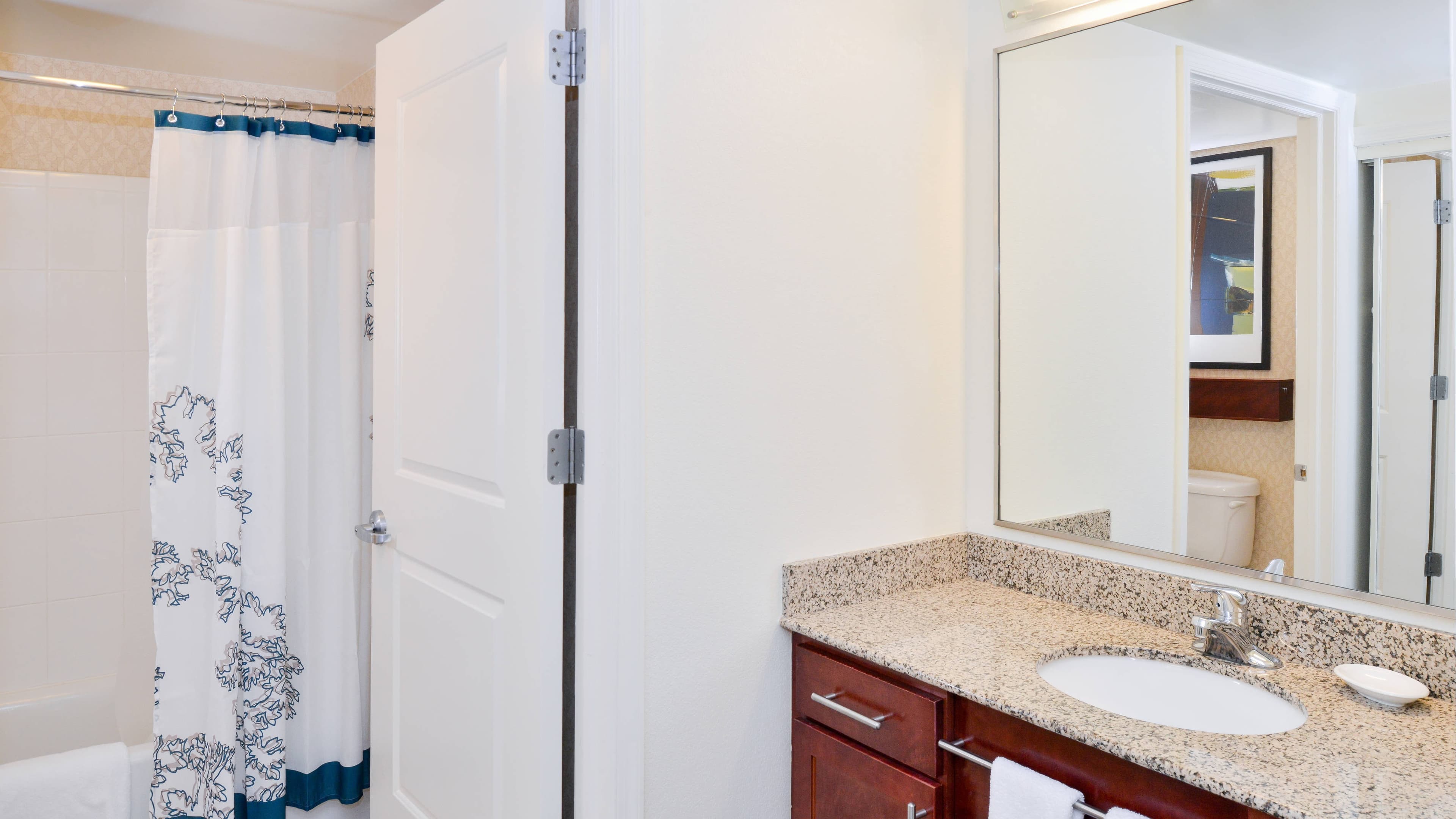 1 Bedroom 2 room Suite - Image 5