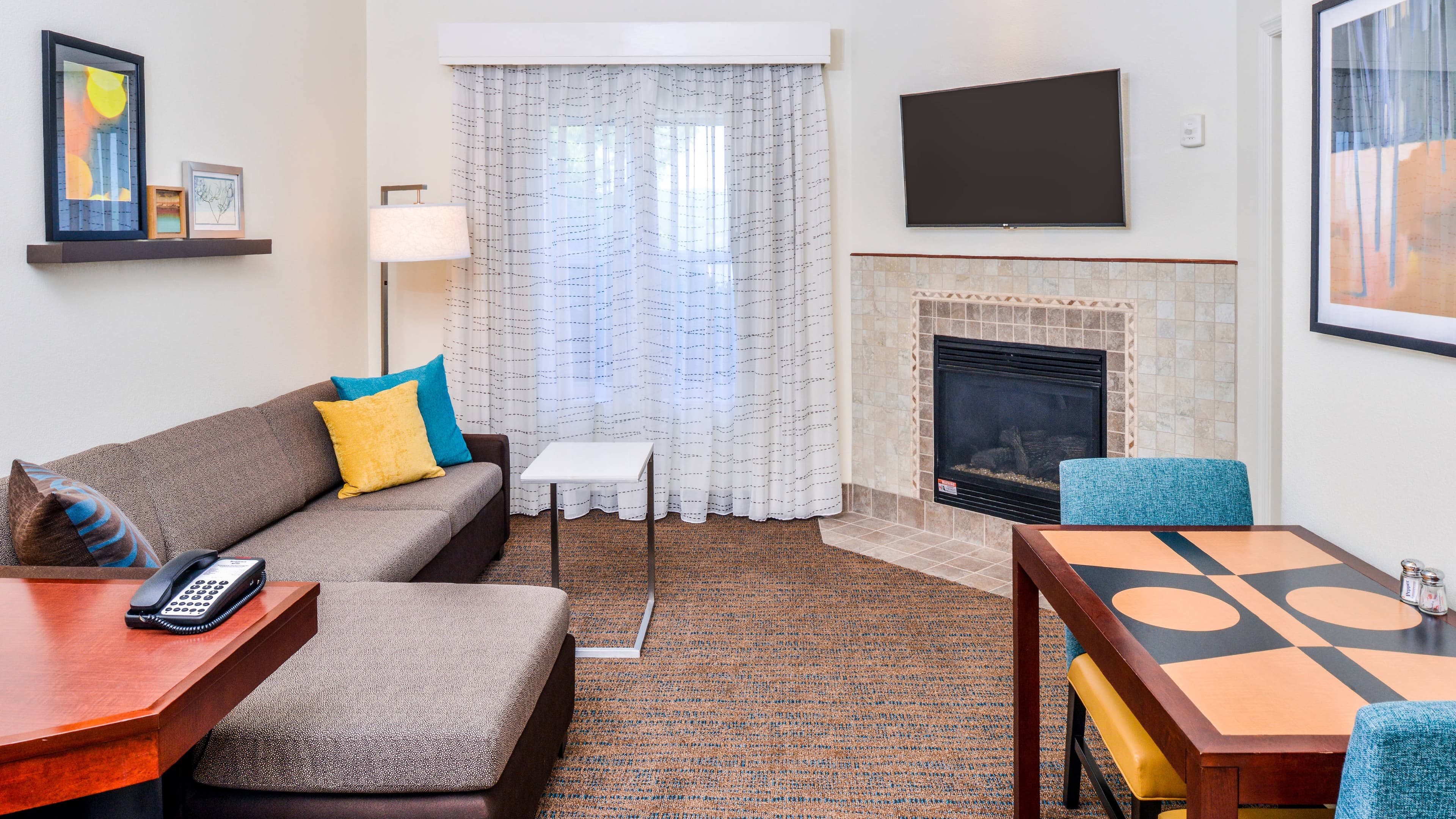 1 Bedroom 2 room Suite - Image 1