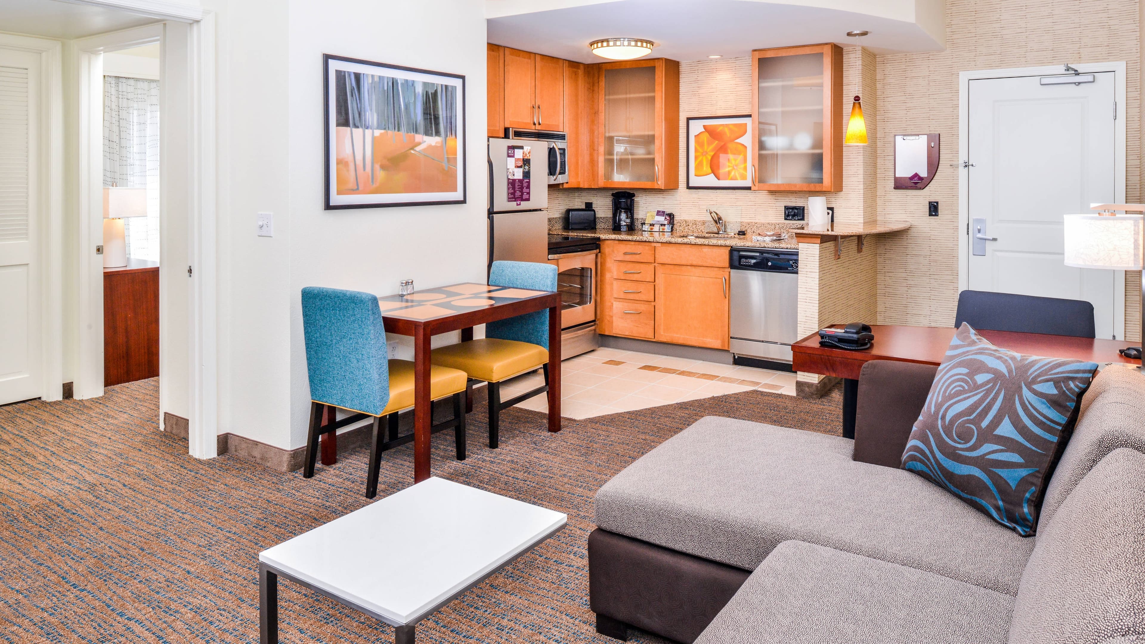 1 Bedroom 2 room Suite - Image 4