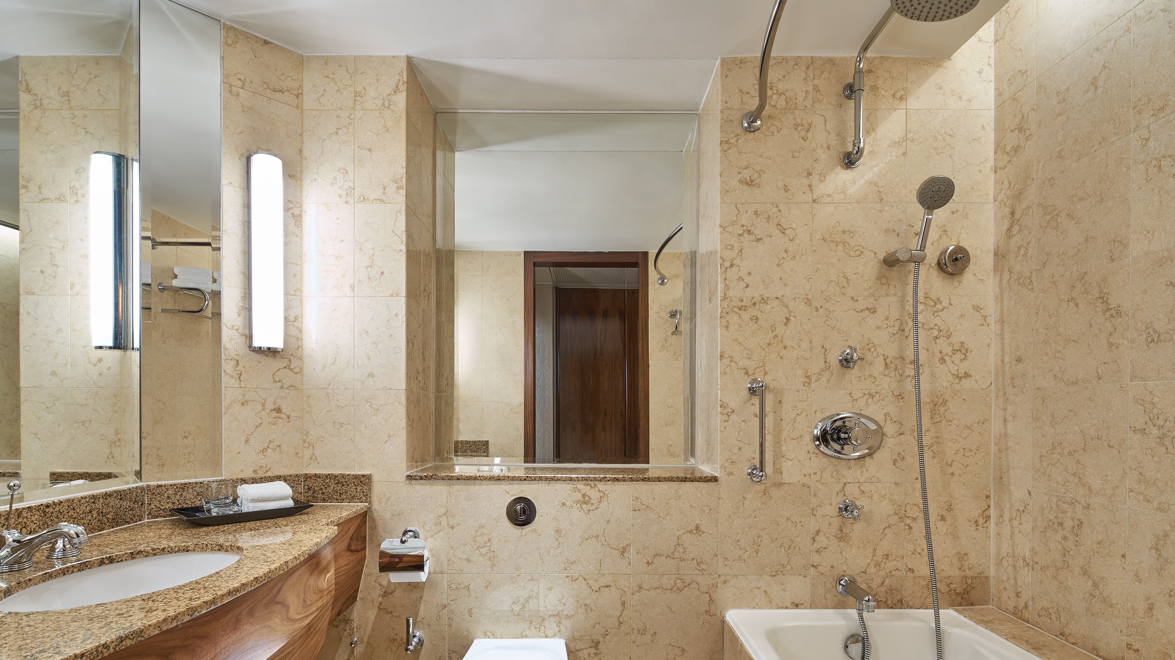 Deluxe Twin - Image 2