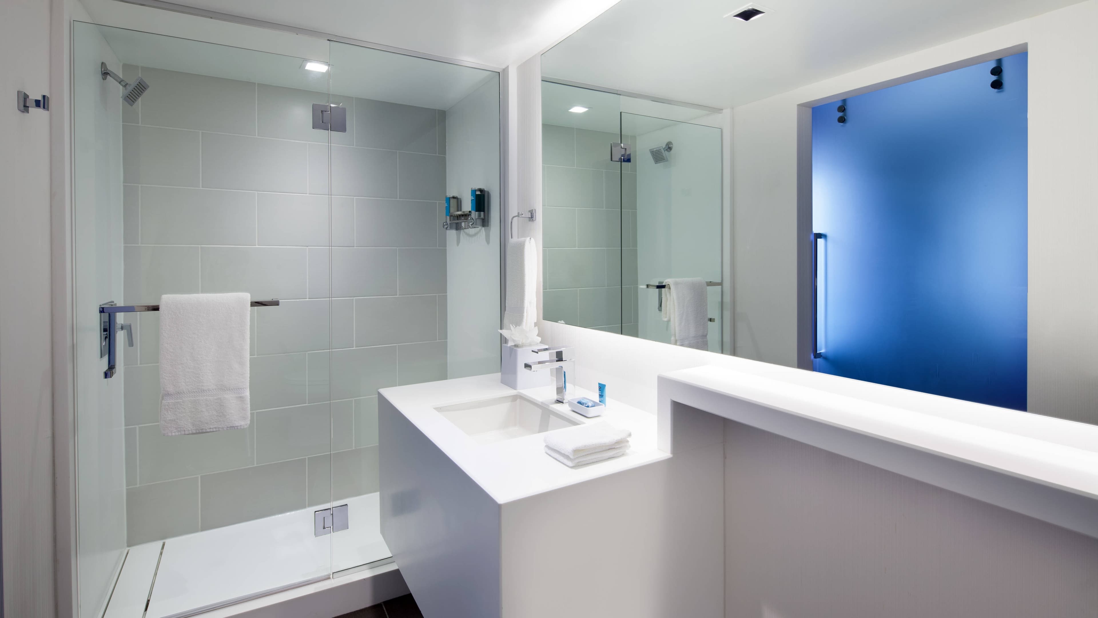 Aloft Guest Room - Image 5