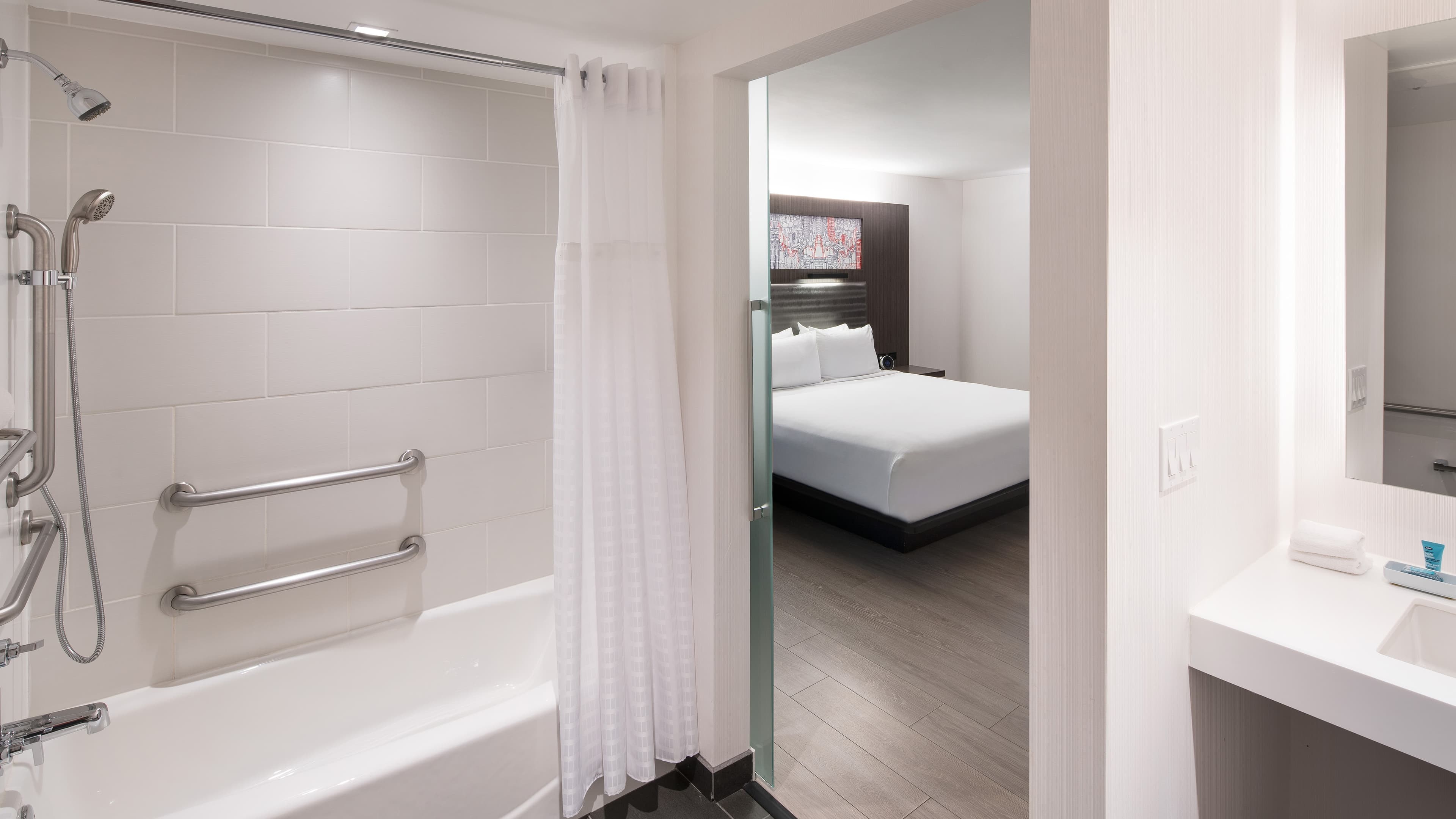 Aloft Guest Room - Image 3