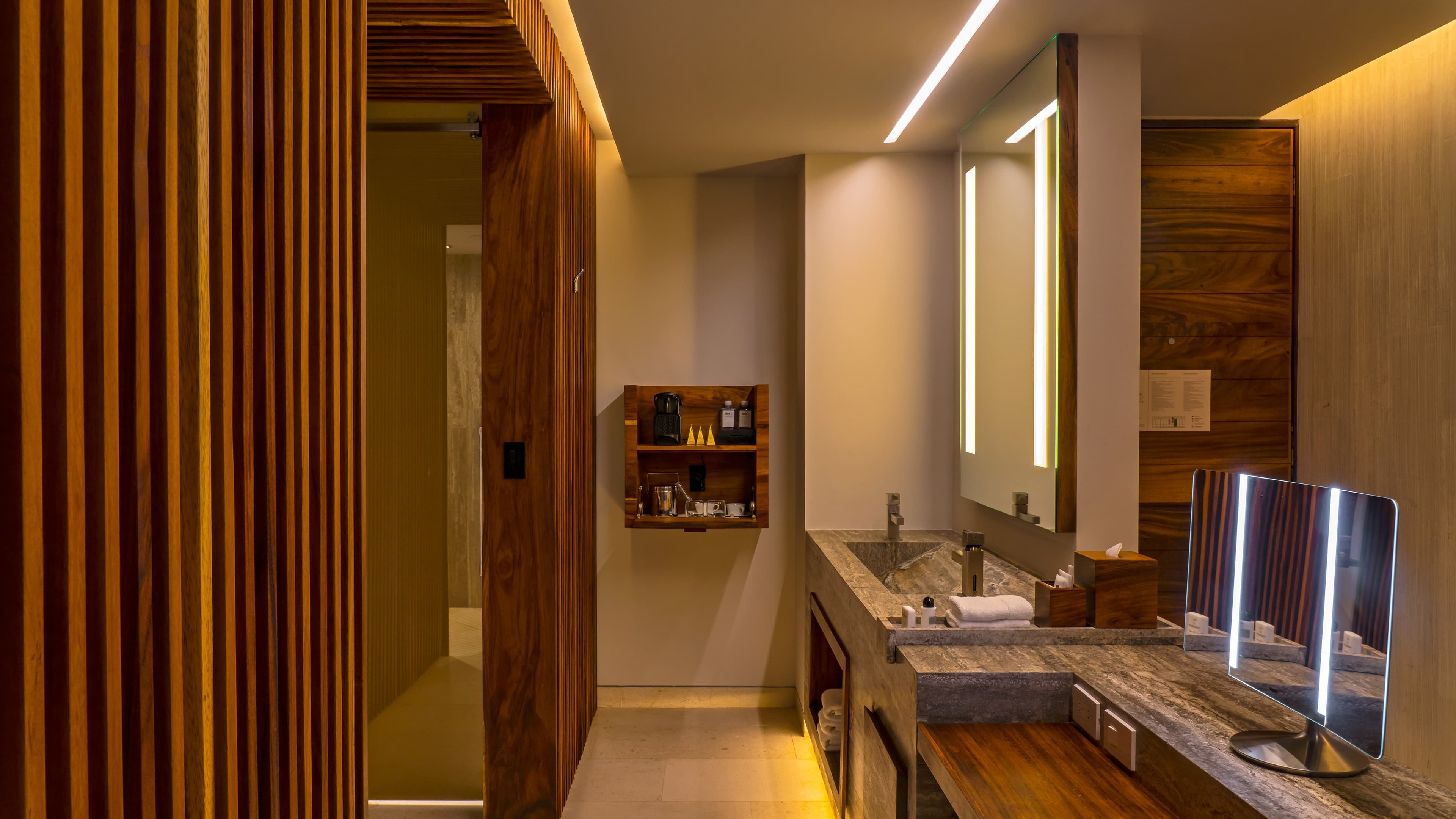 Oasis Room - Image 5