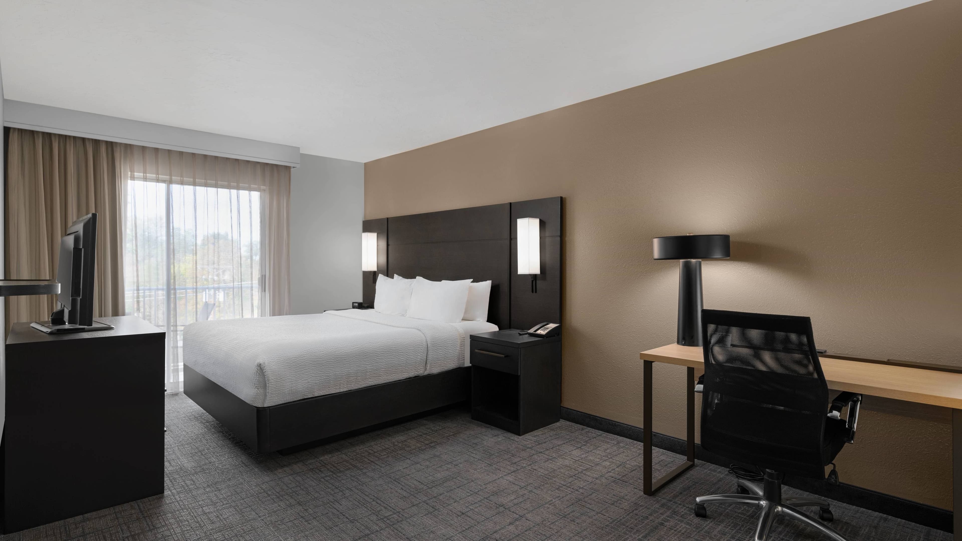 1 Bedroom Suite - Image 2