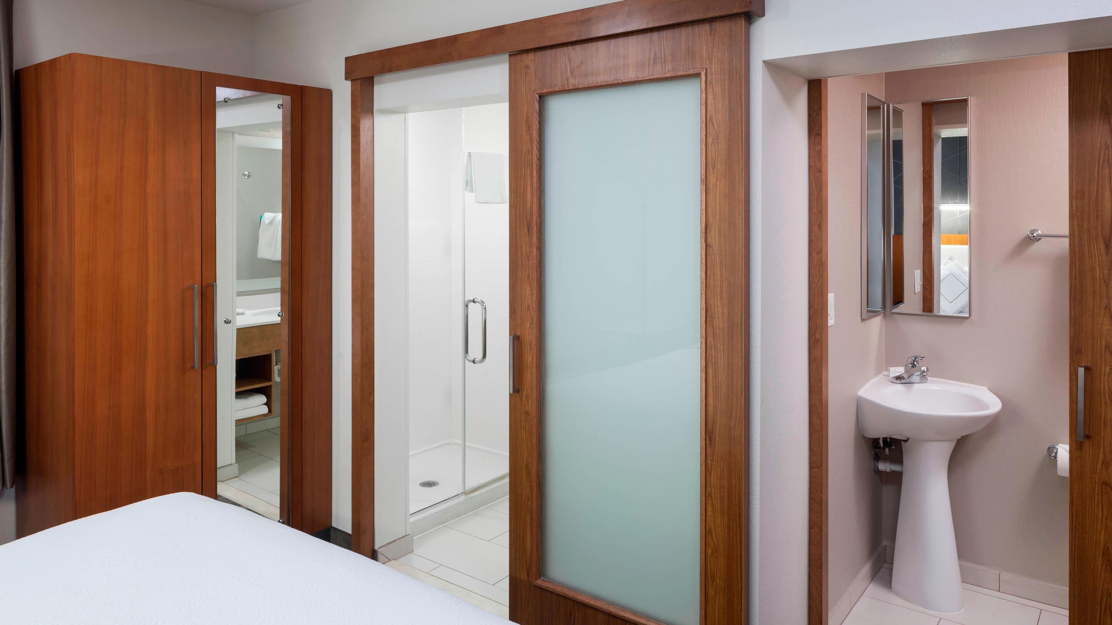 1 King Bed and Sofa bed - Image 3