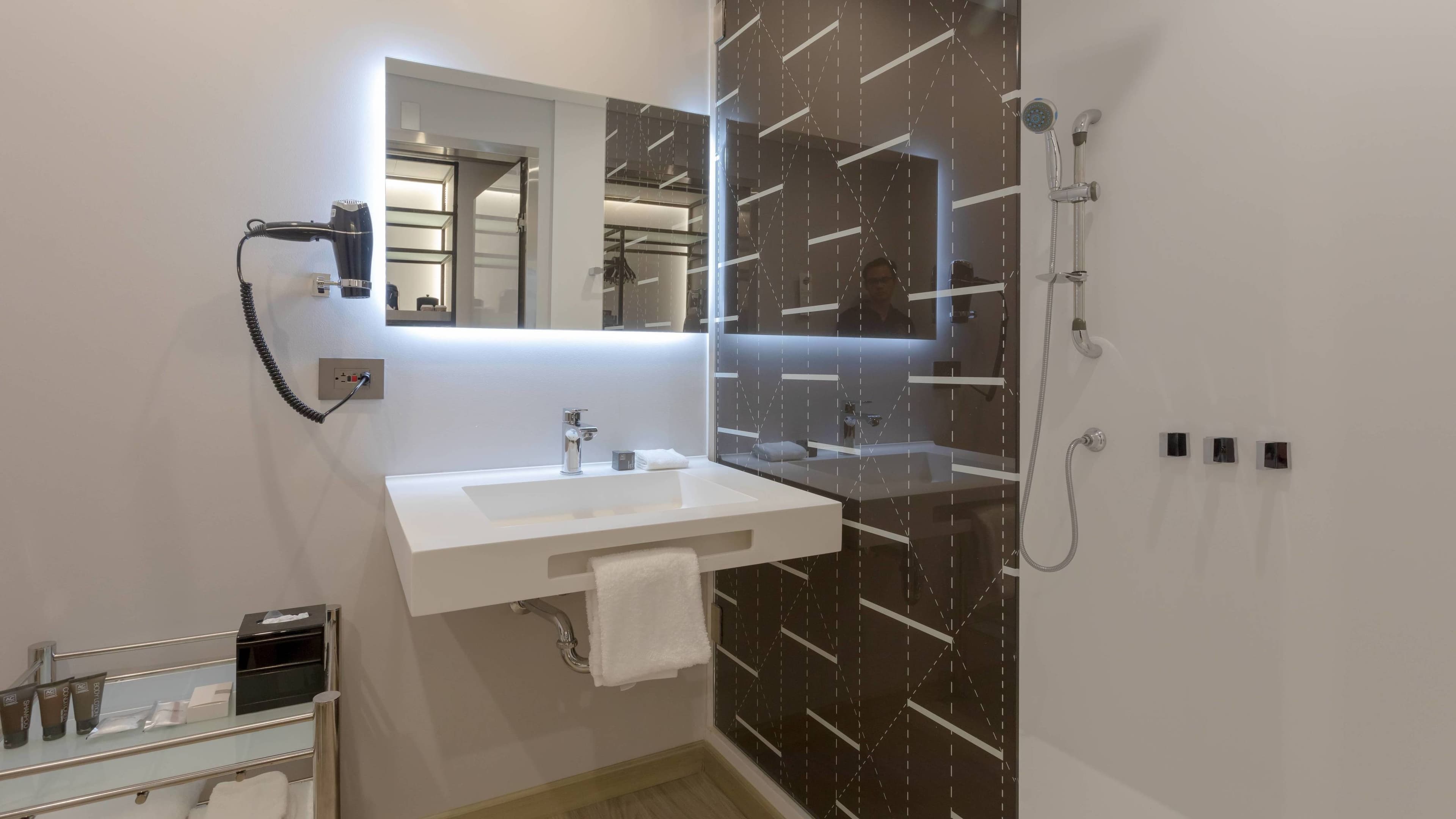 Larger Guest room - Image 7