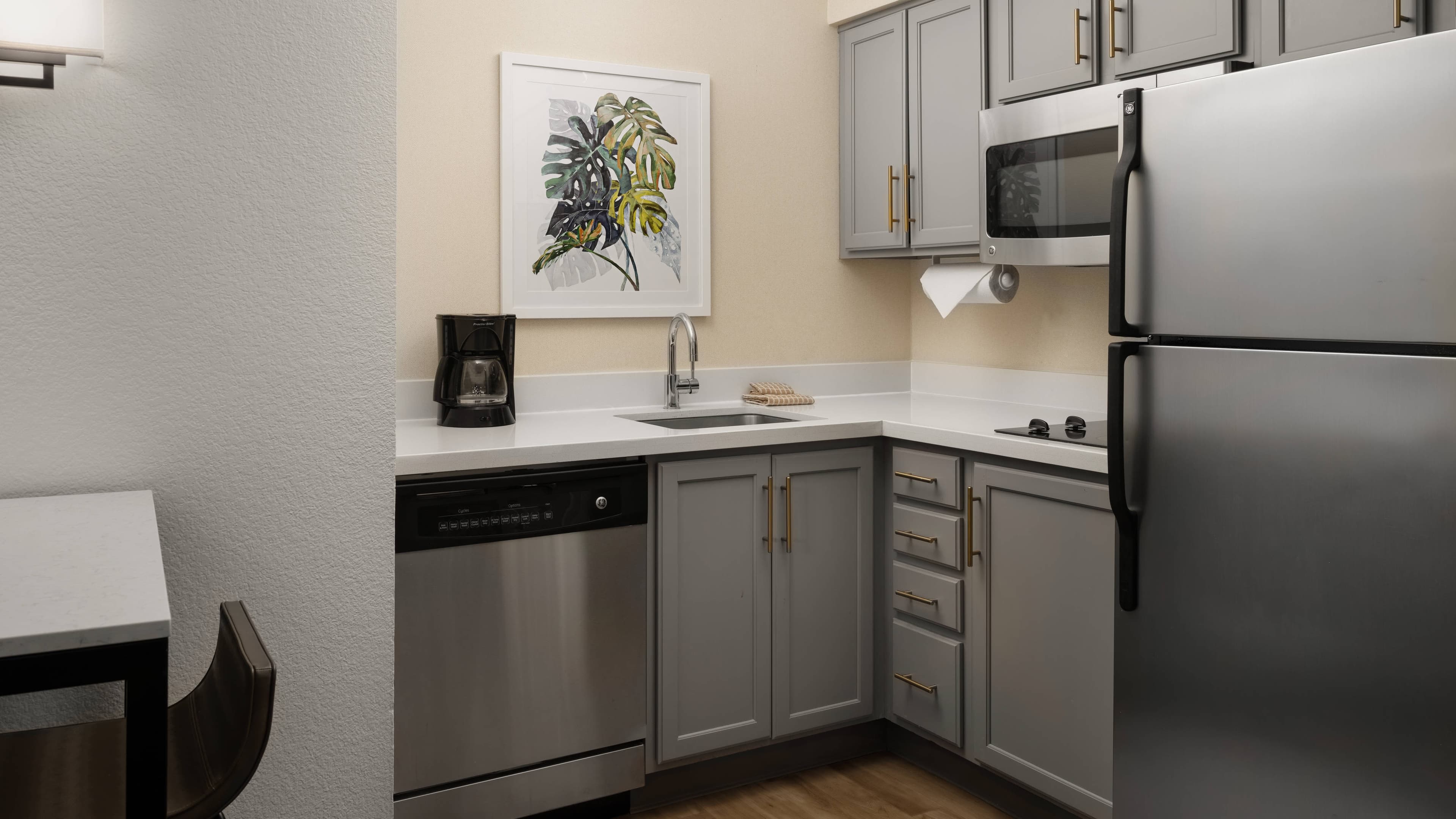 1 Bedroom 2 Queen Suite - Image 3