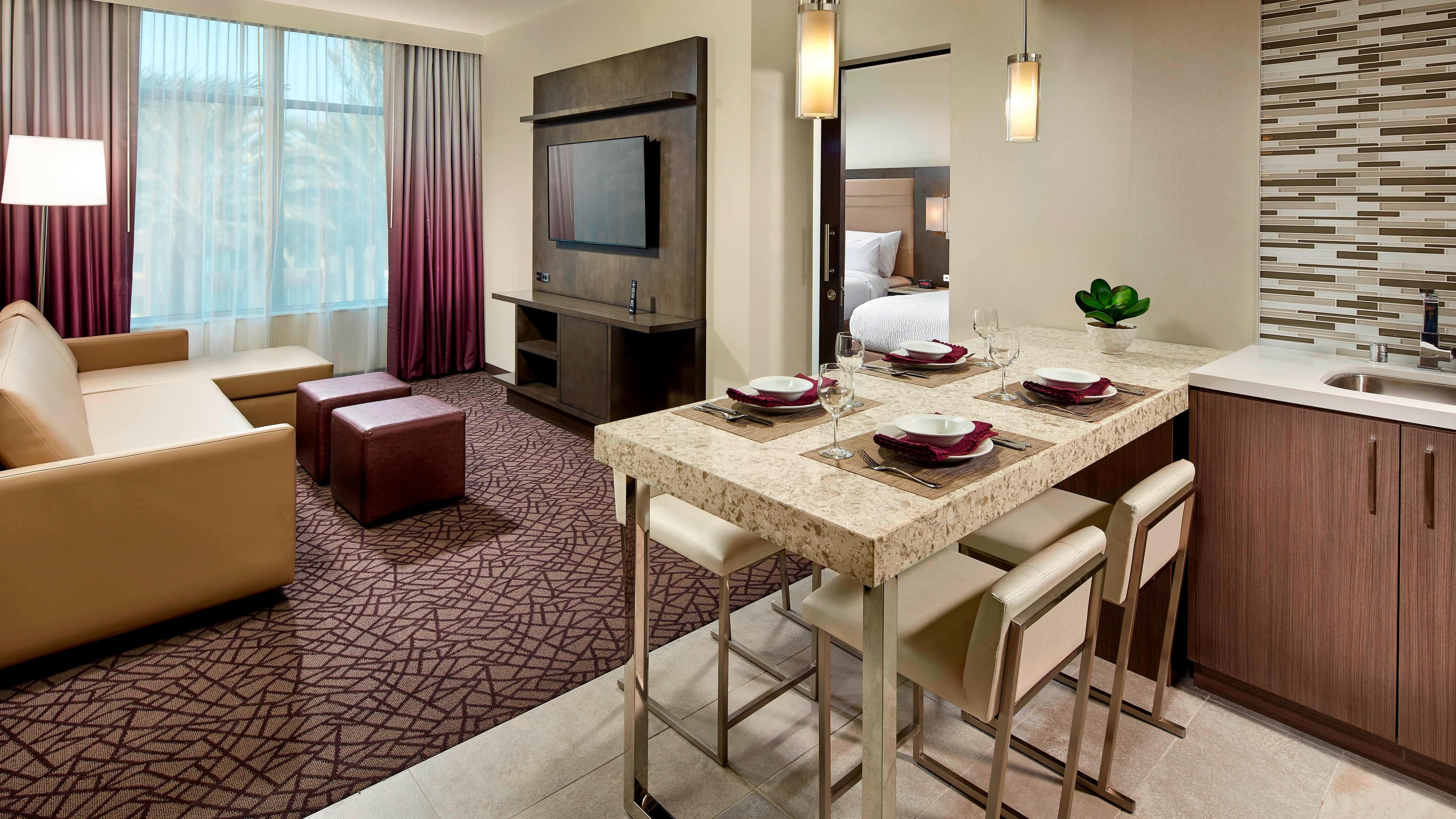 1 Bedroom Deluxe Suite - Image 1