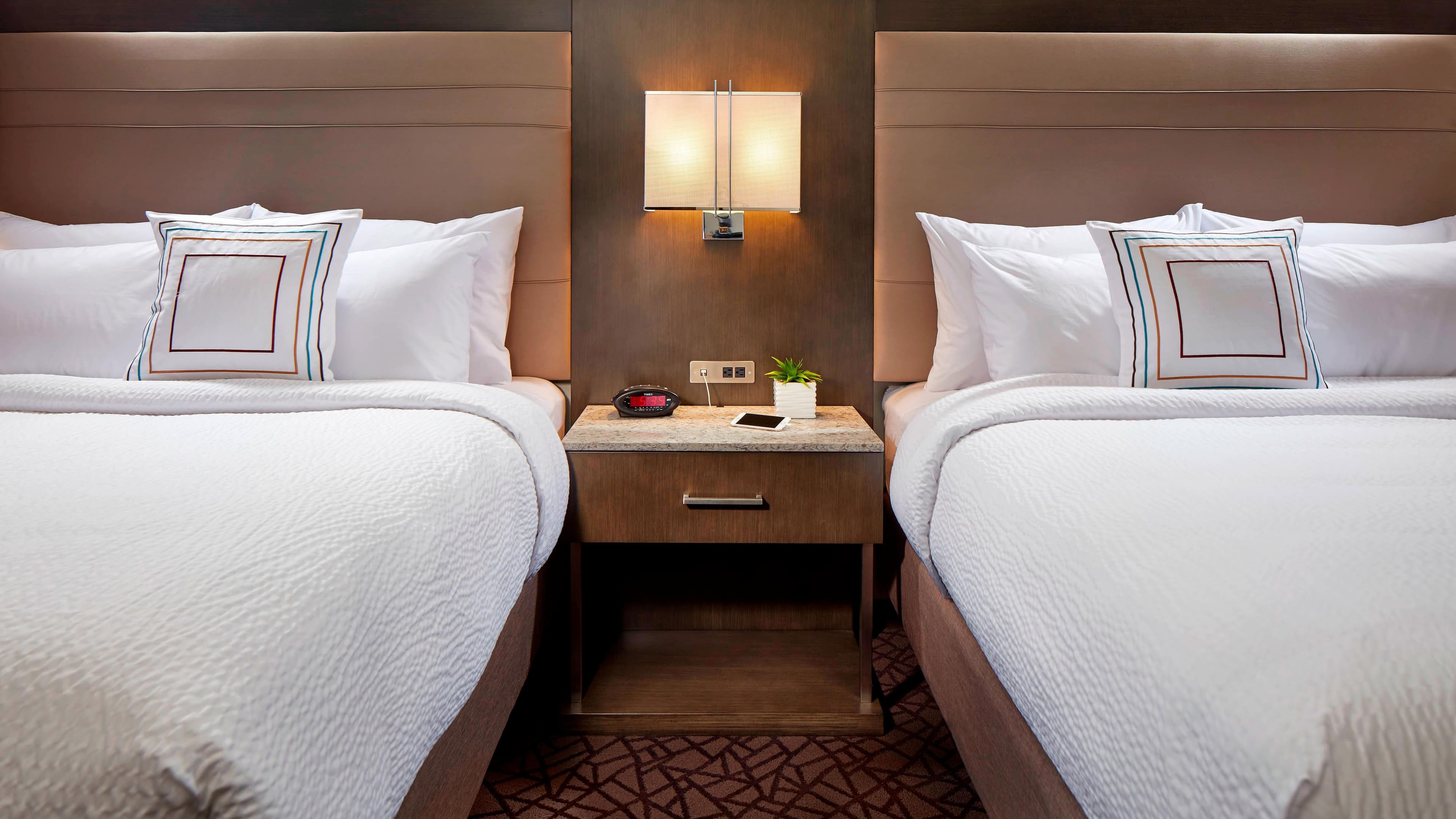 1 Bedroom Deluxe Suite - Image 5