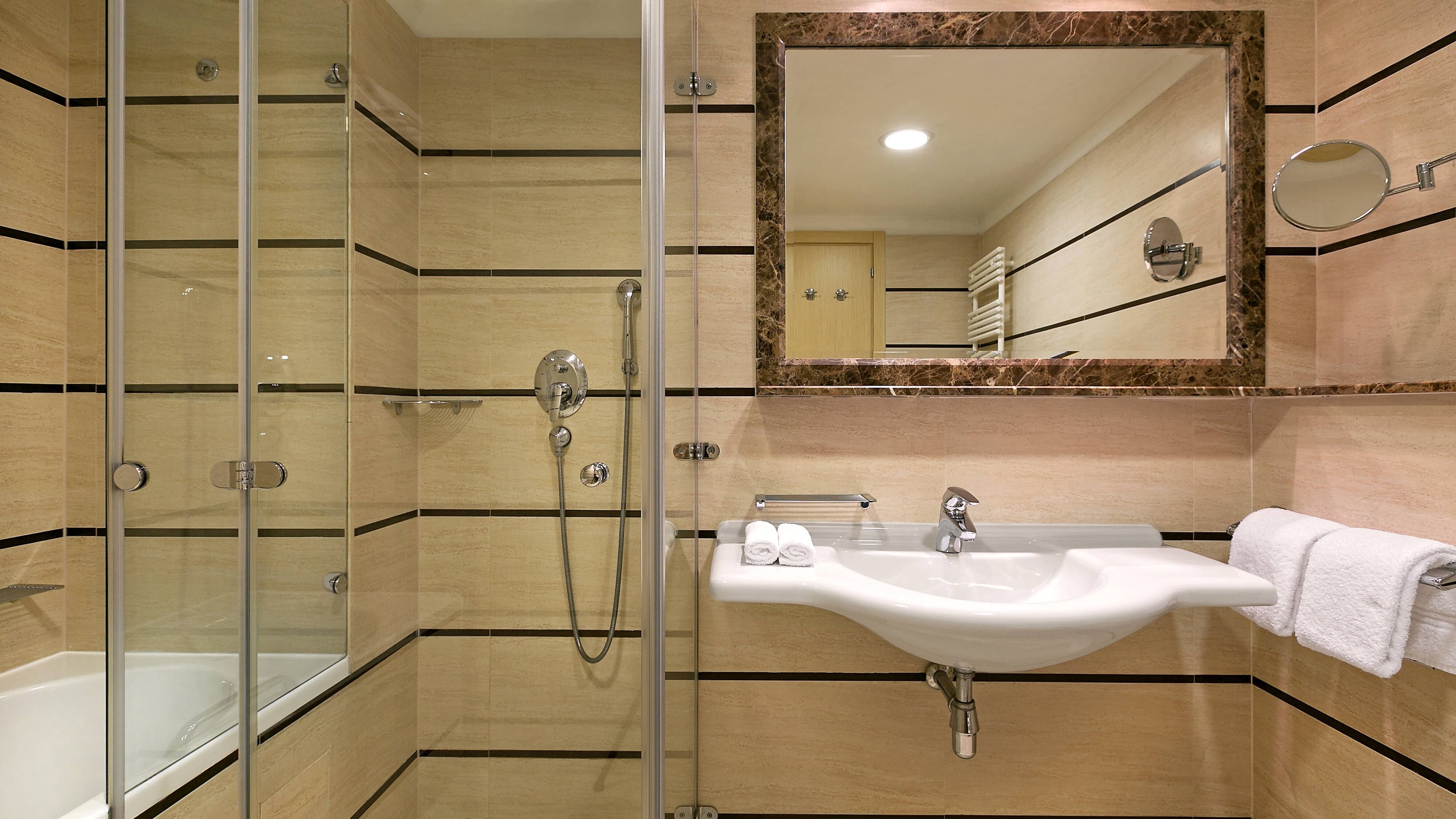 Elegant Park View Room - Image 5