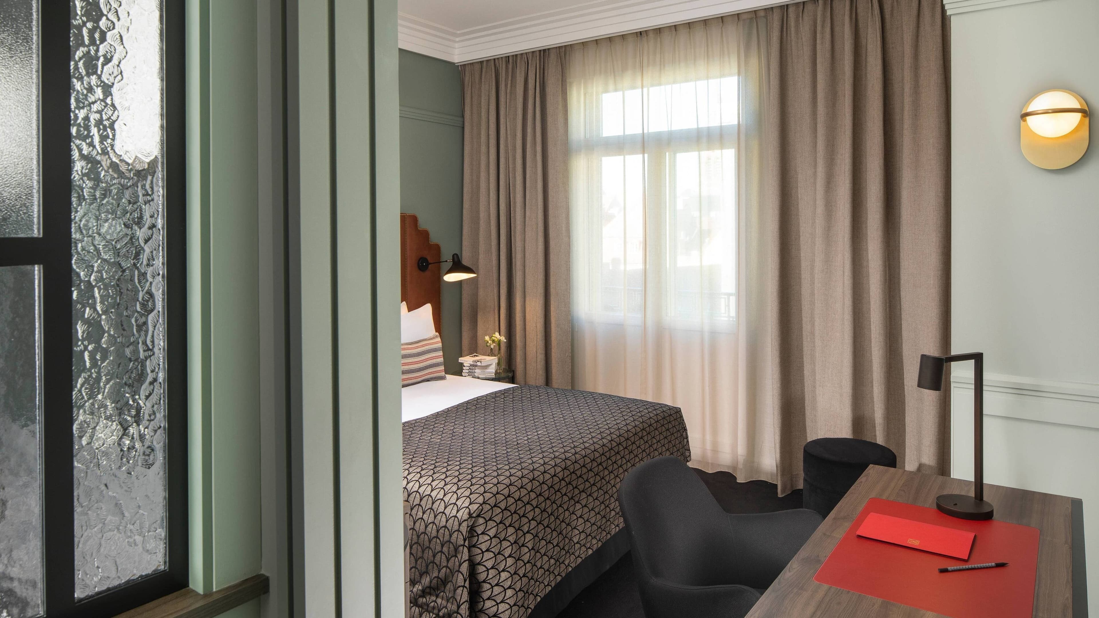 Superior Queen - Image 2