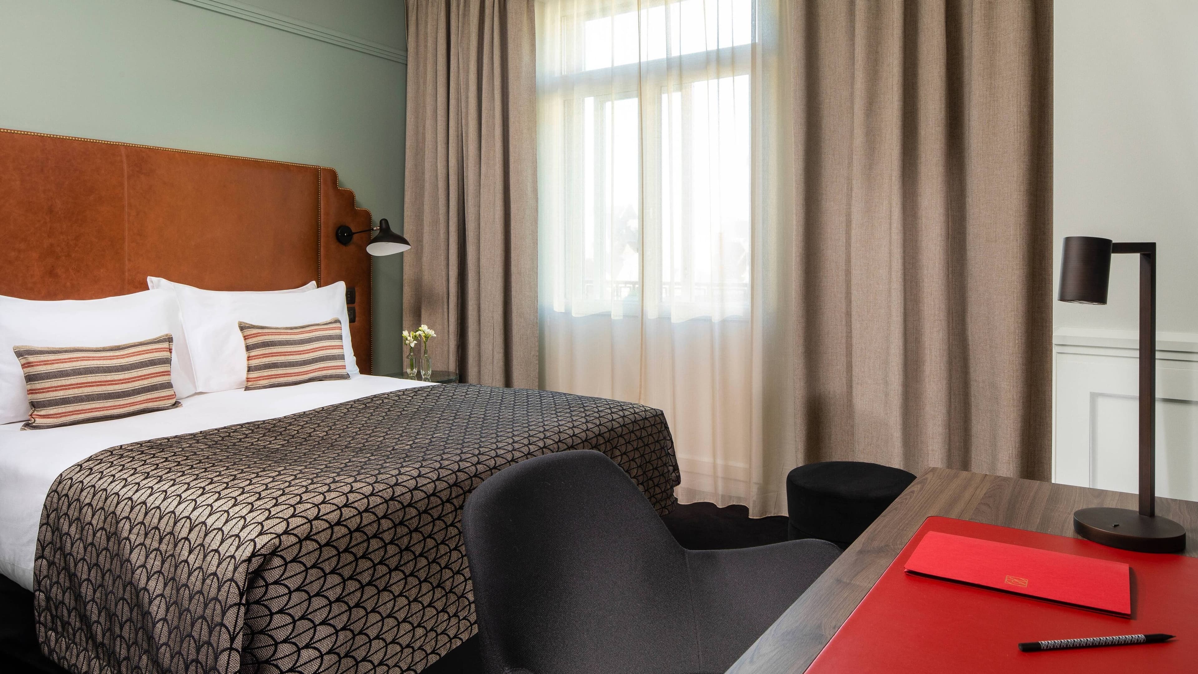 Superior Queen - Image 1