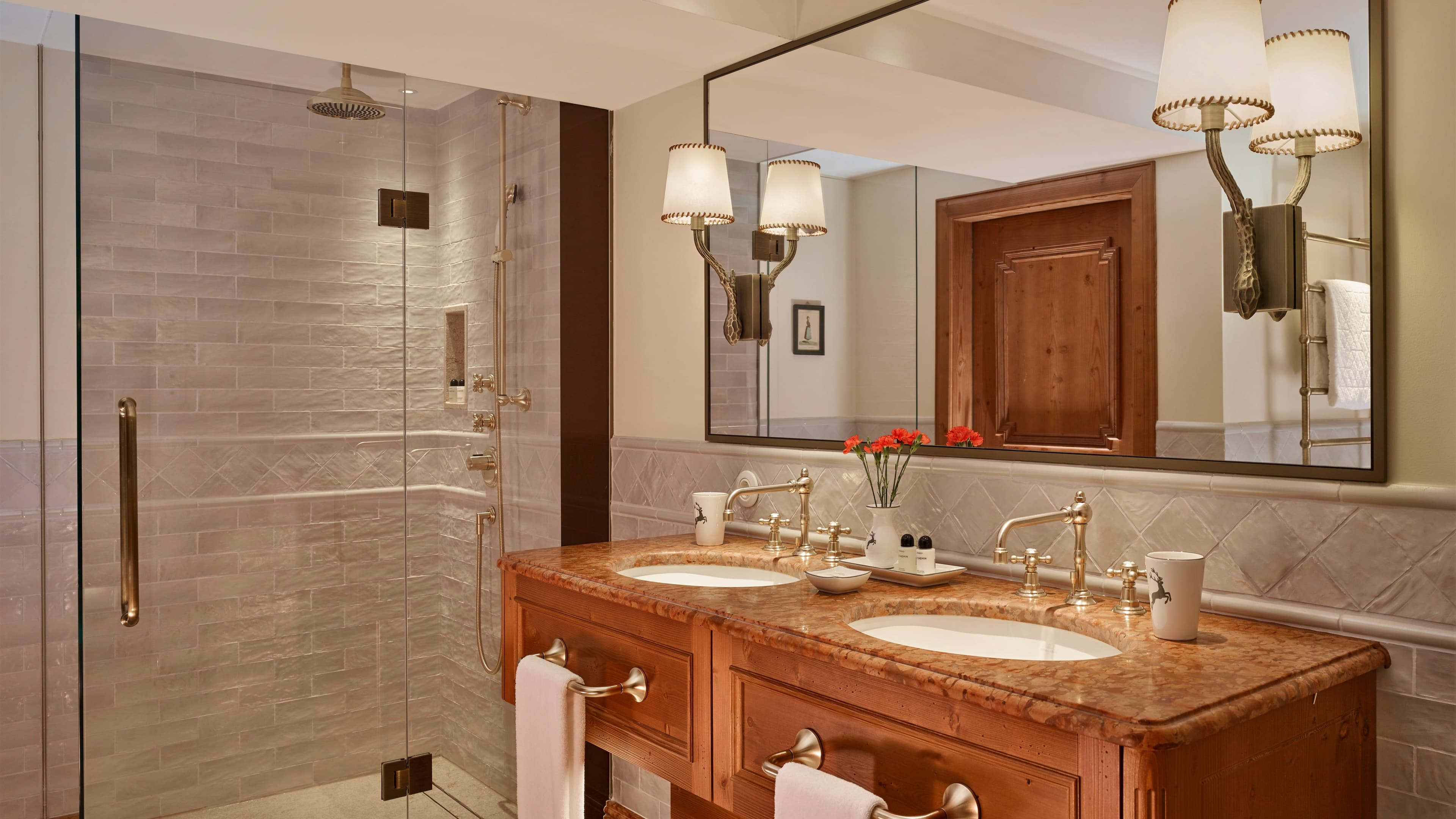 Deluxe Room - Image 8