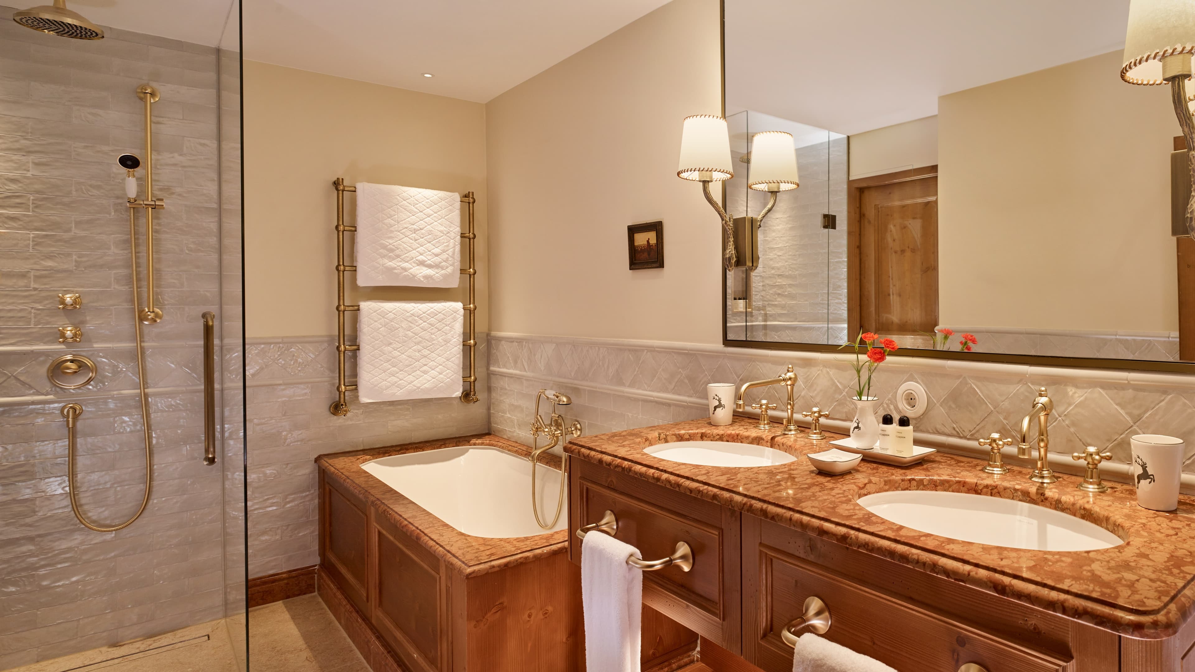 Deluxe Room - Image 7