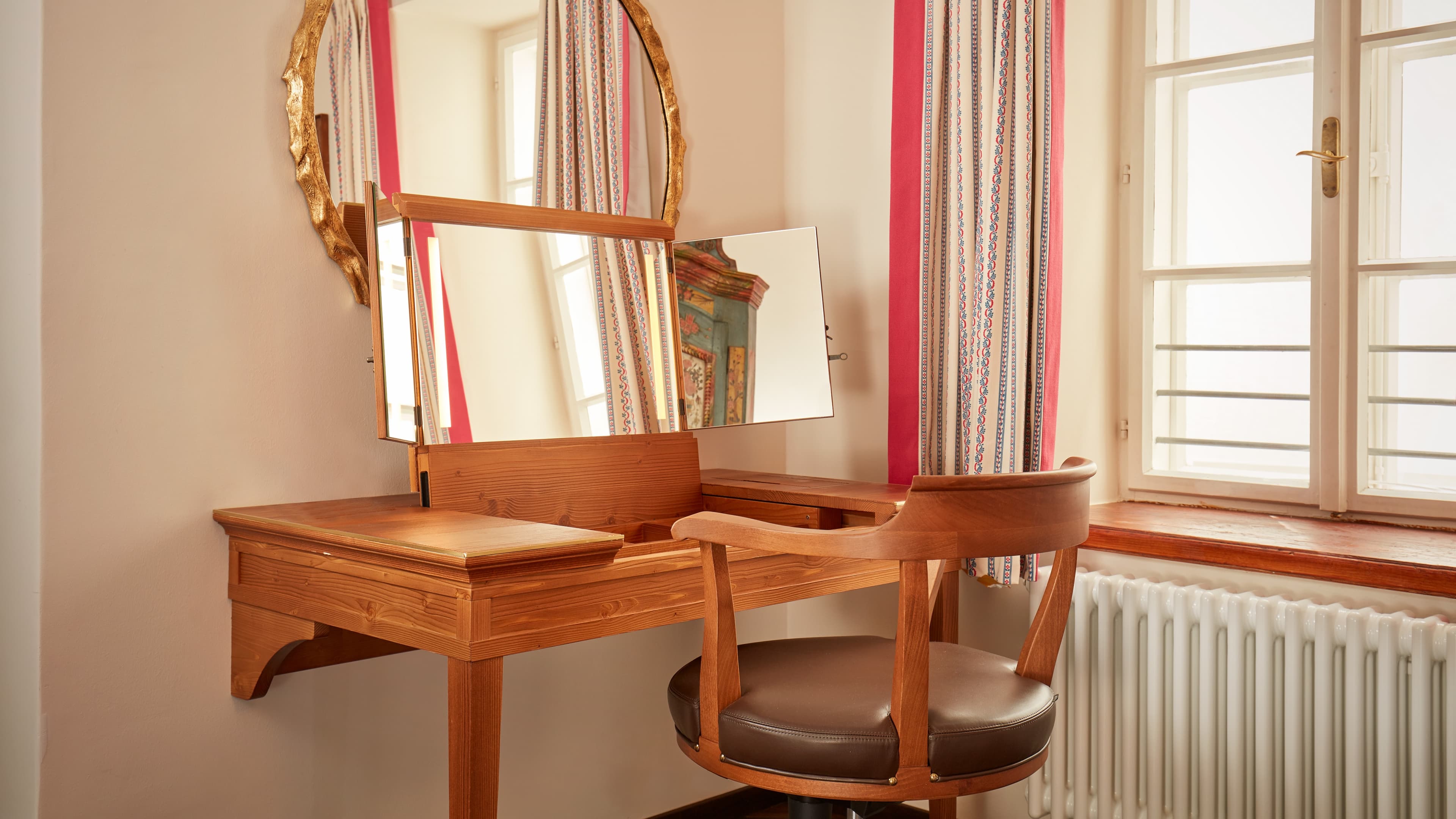 Deluxe Room - Image 3