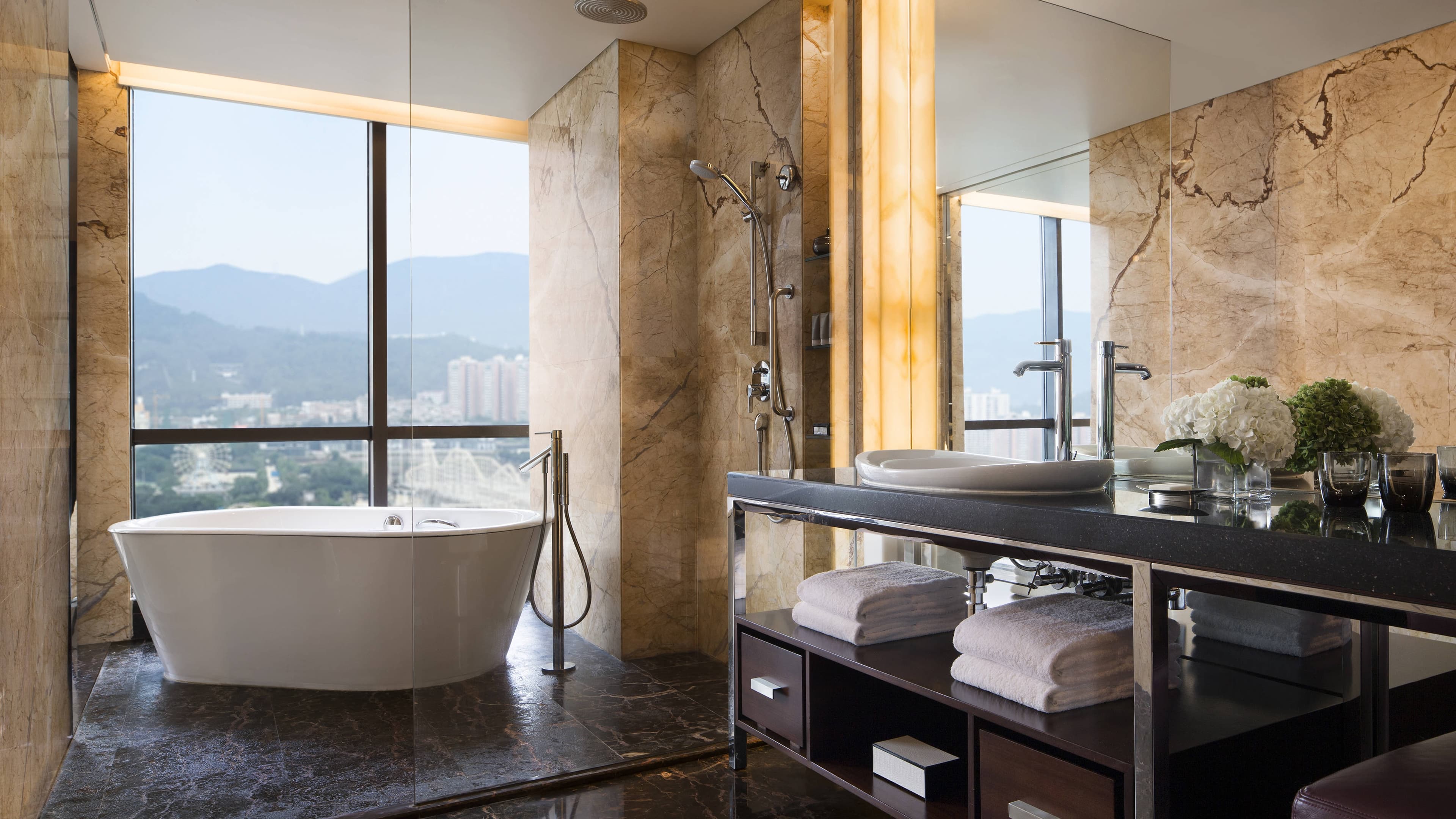 Deluxe Room - Image 3