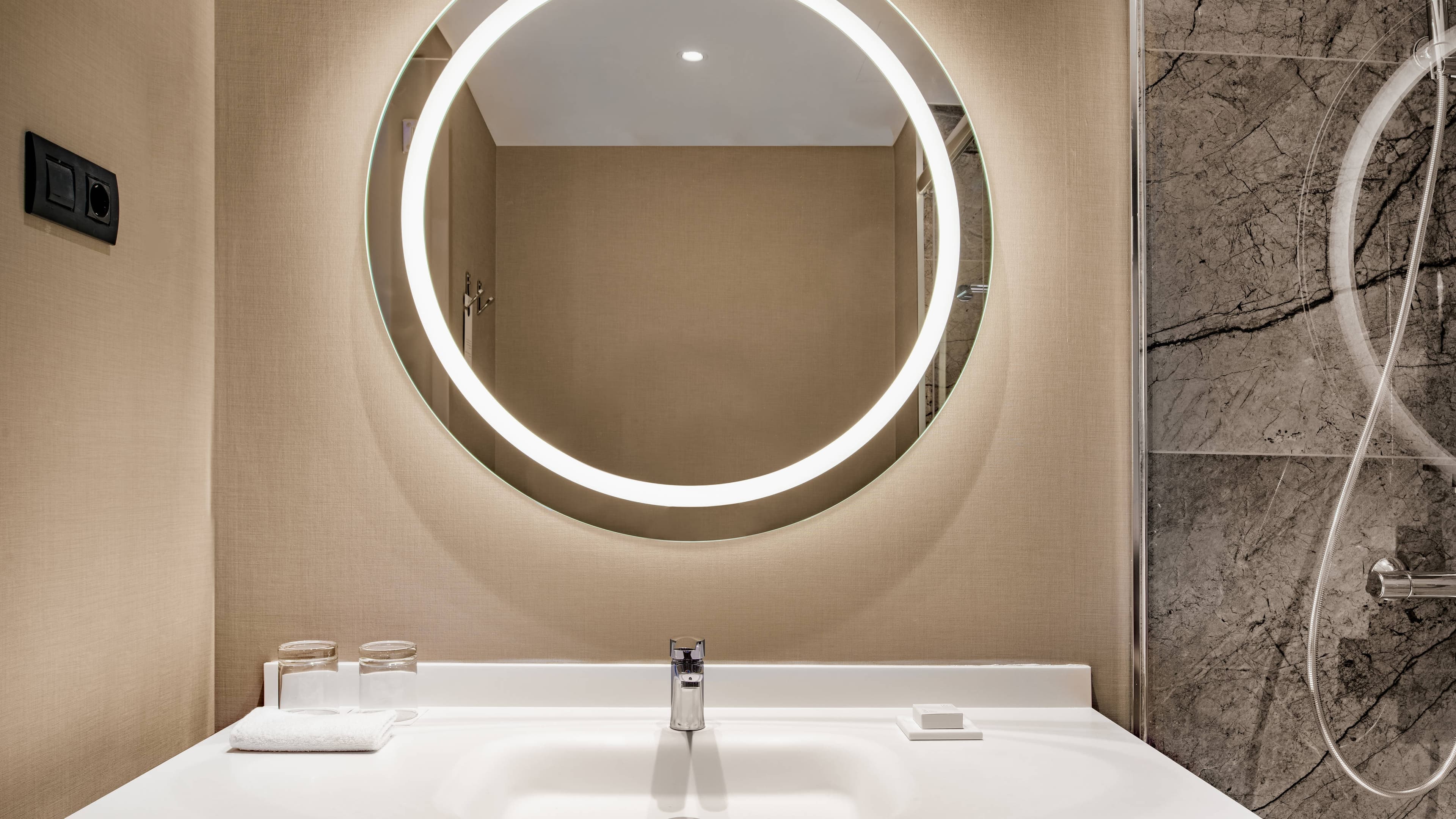 Standard King - Image 6