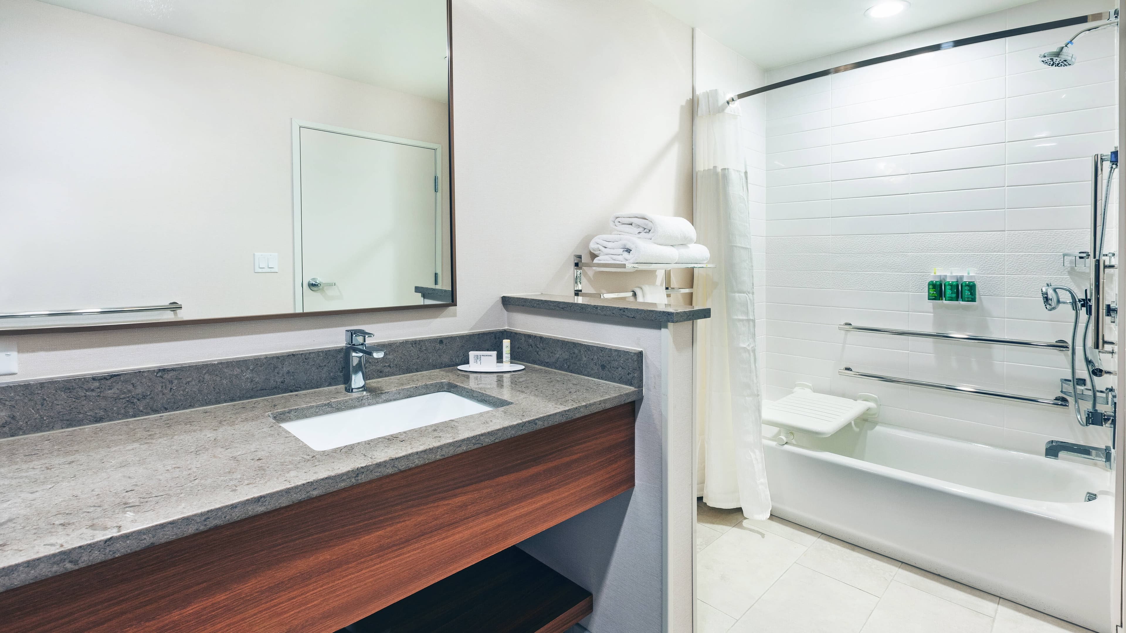 King Bedroom - Image 6