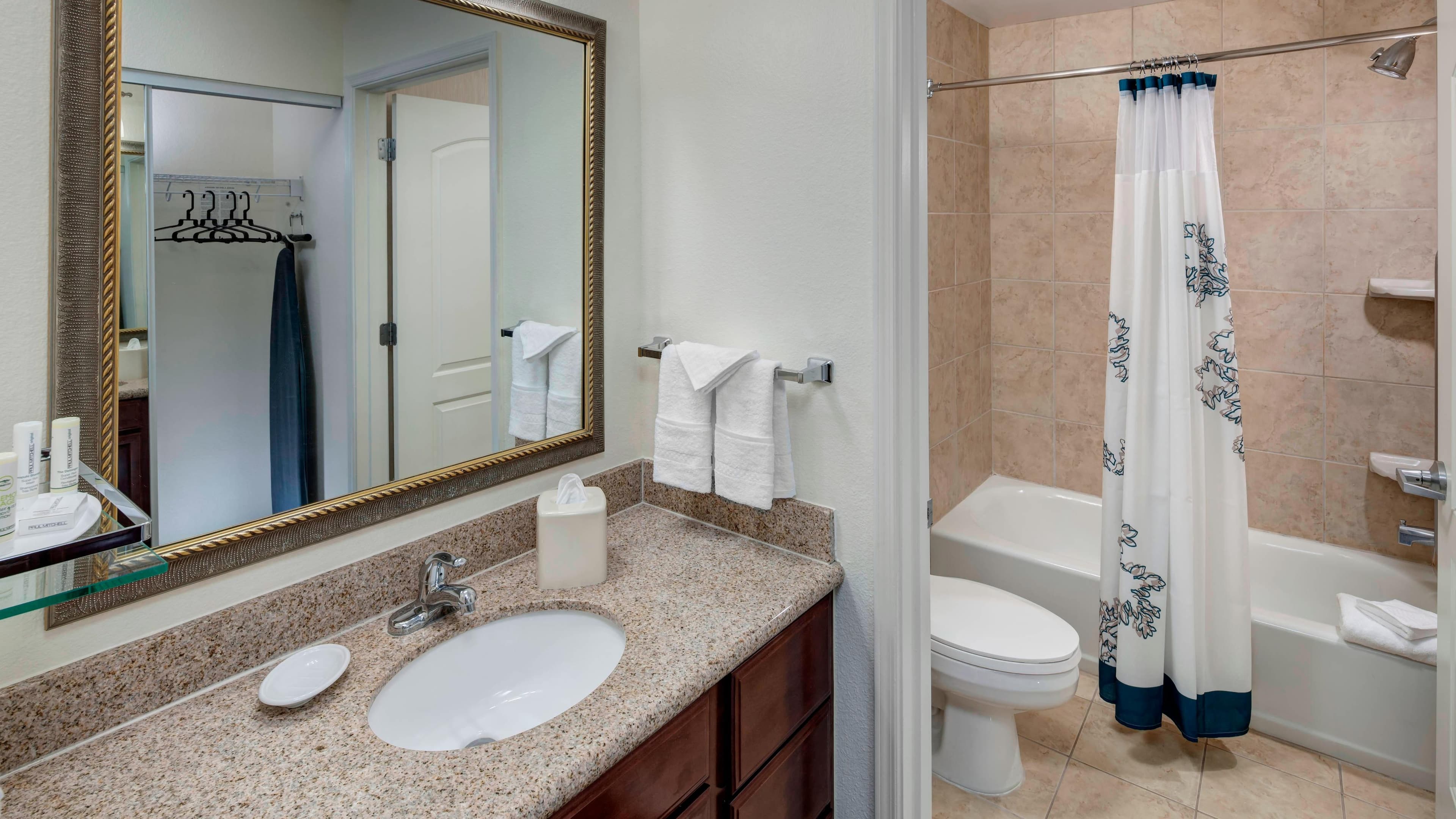 Studio Suite with Patio - Image 5