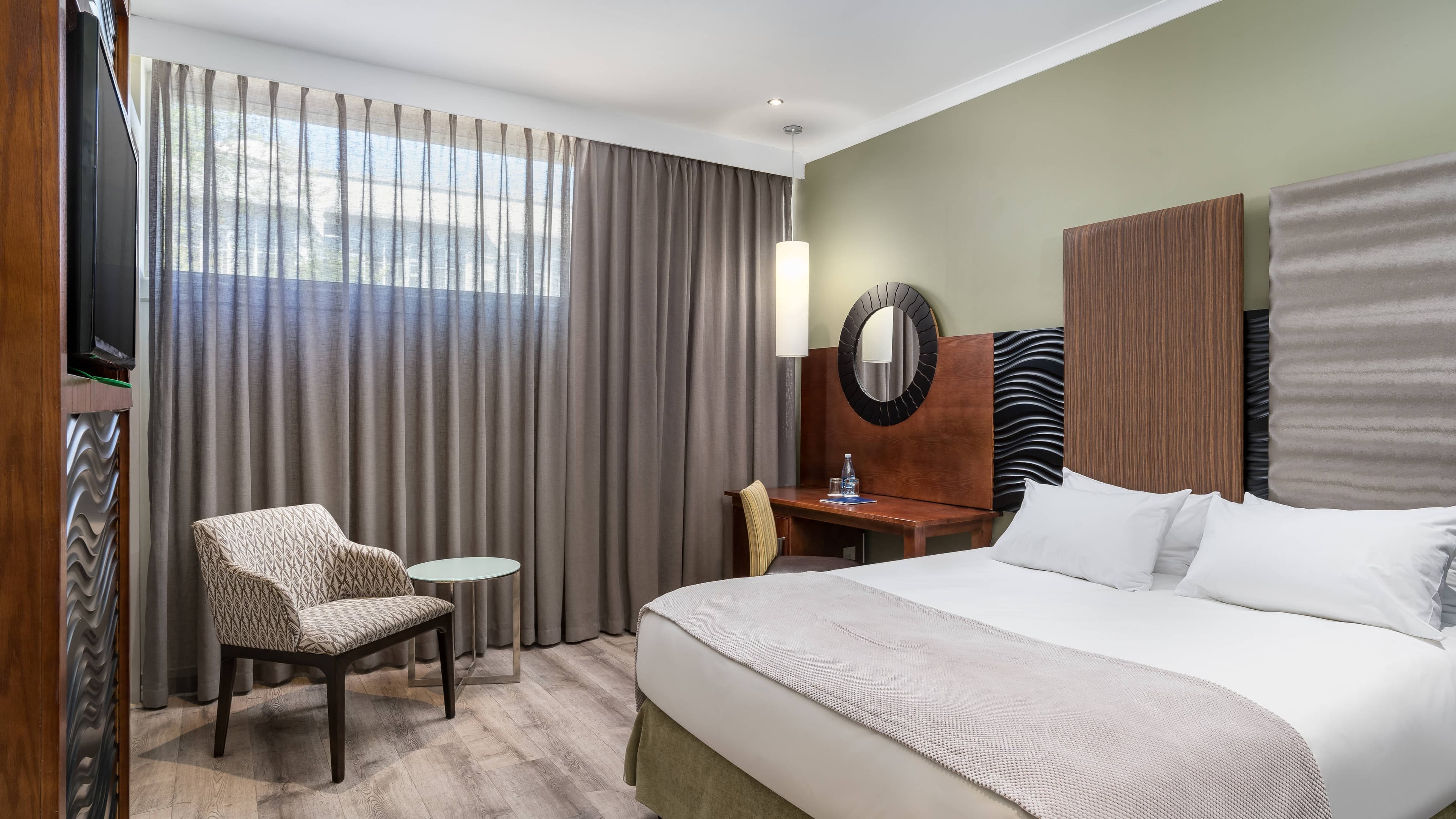 Standard Queen - Image 2