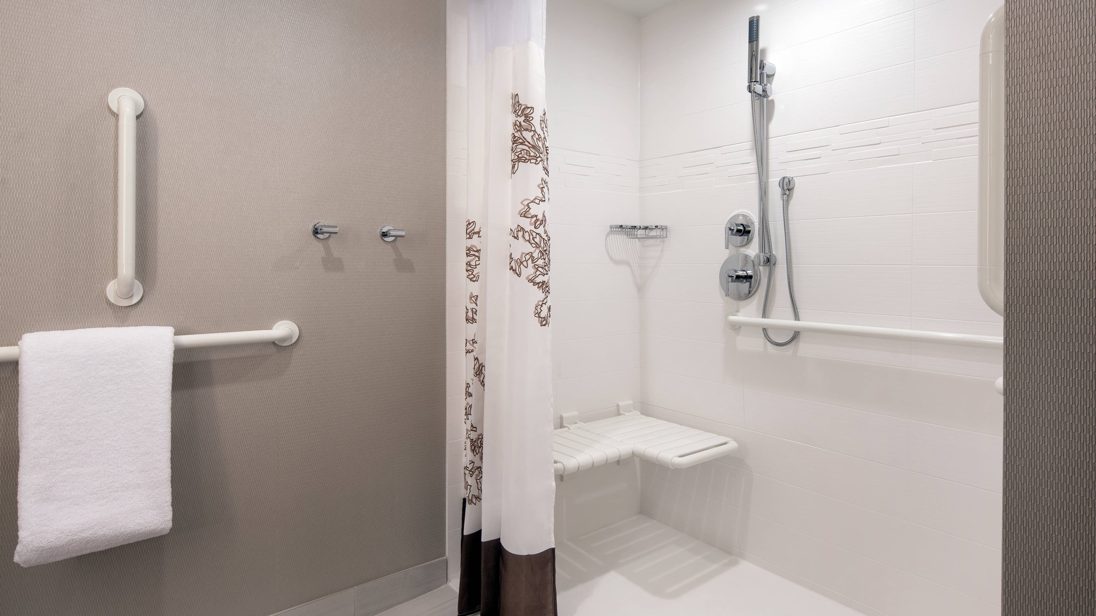 Standard King Guest Room - Image 6